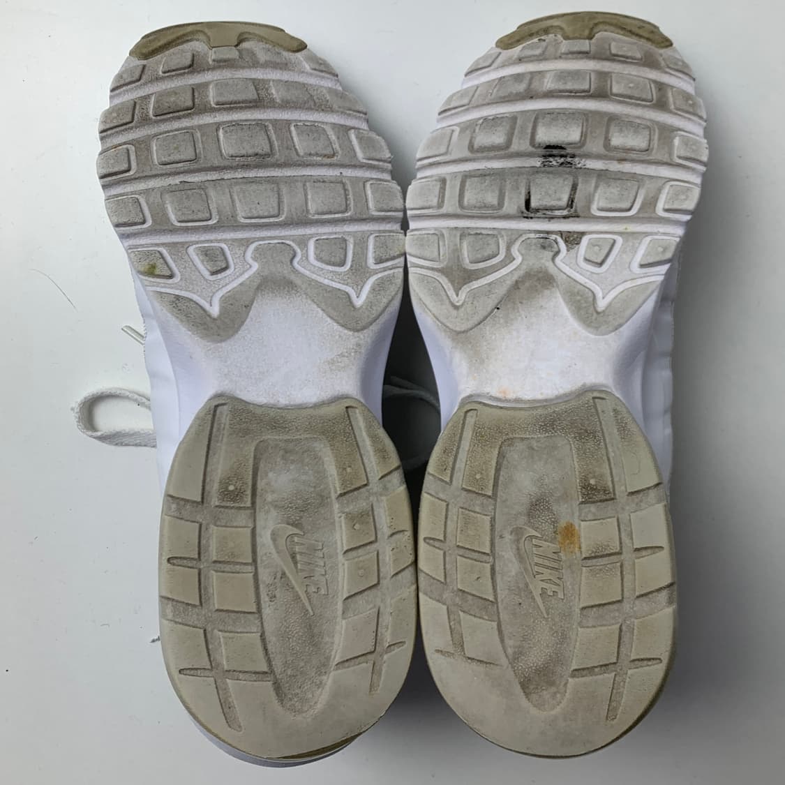 [245/정품] 나이키 에어맥스 인비고 여성 운동화 신발
 상품이미지6