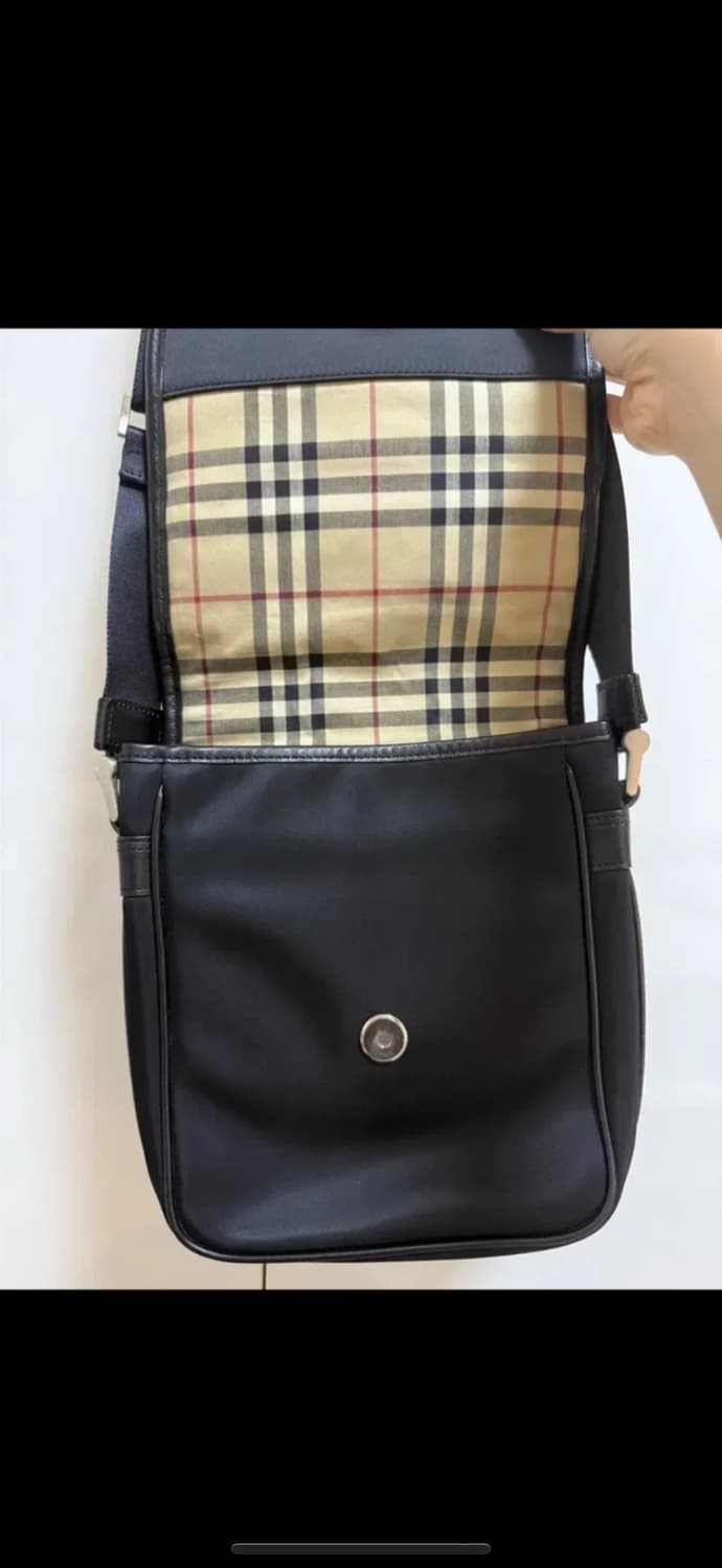 100프로 정품 버버리 체크 크로스백 상품이미지2