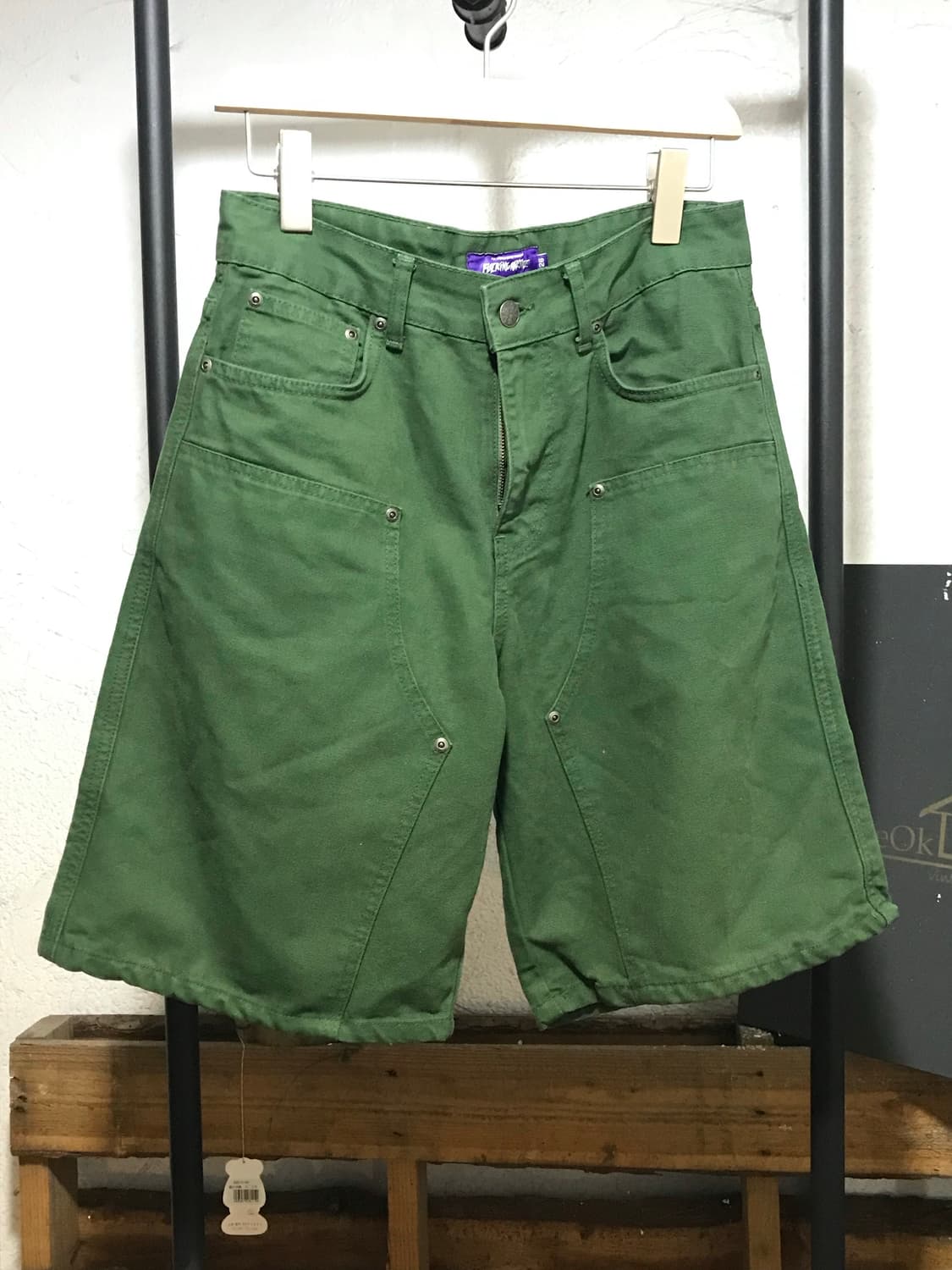 green bermuda shorts  상품이미지1