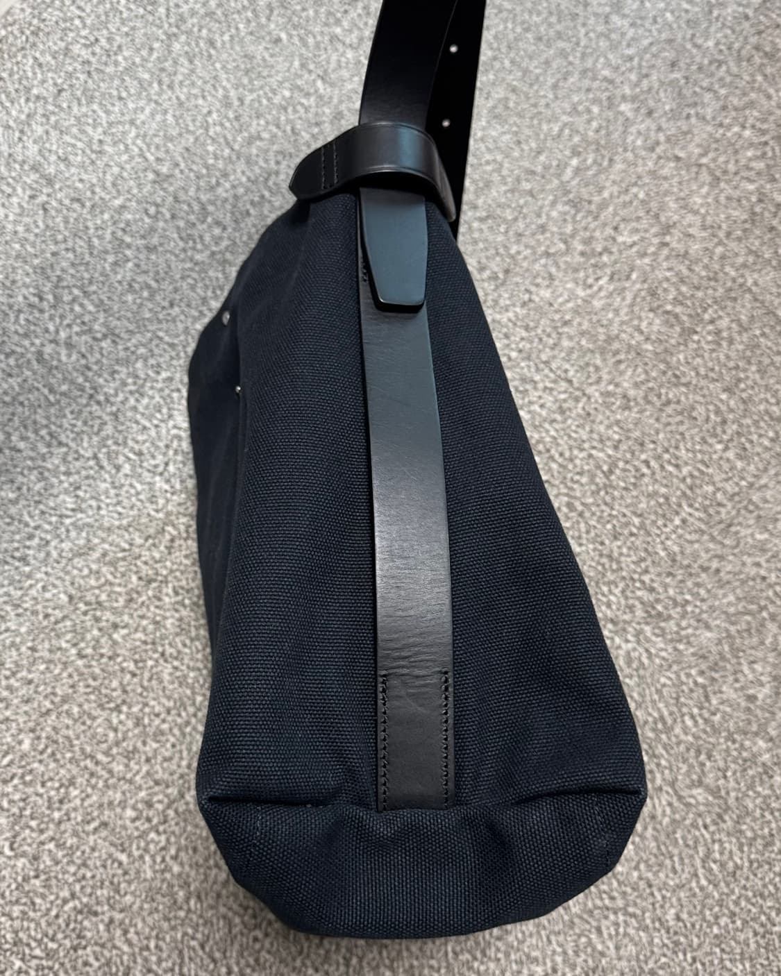 COS 캔버스 유틸리티 메신저 백 벨티드 토트백 상품이미지4