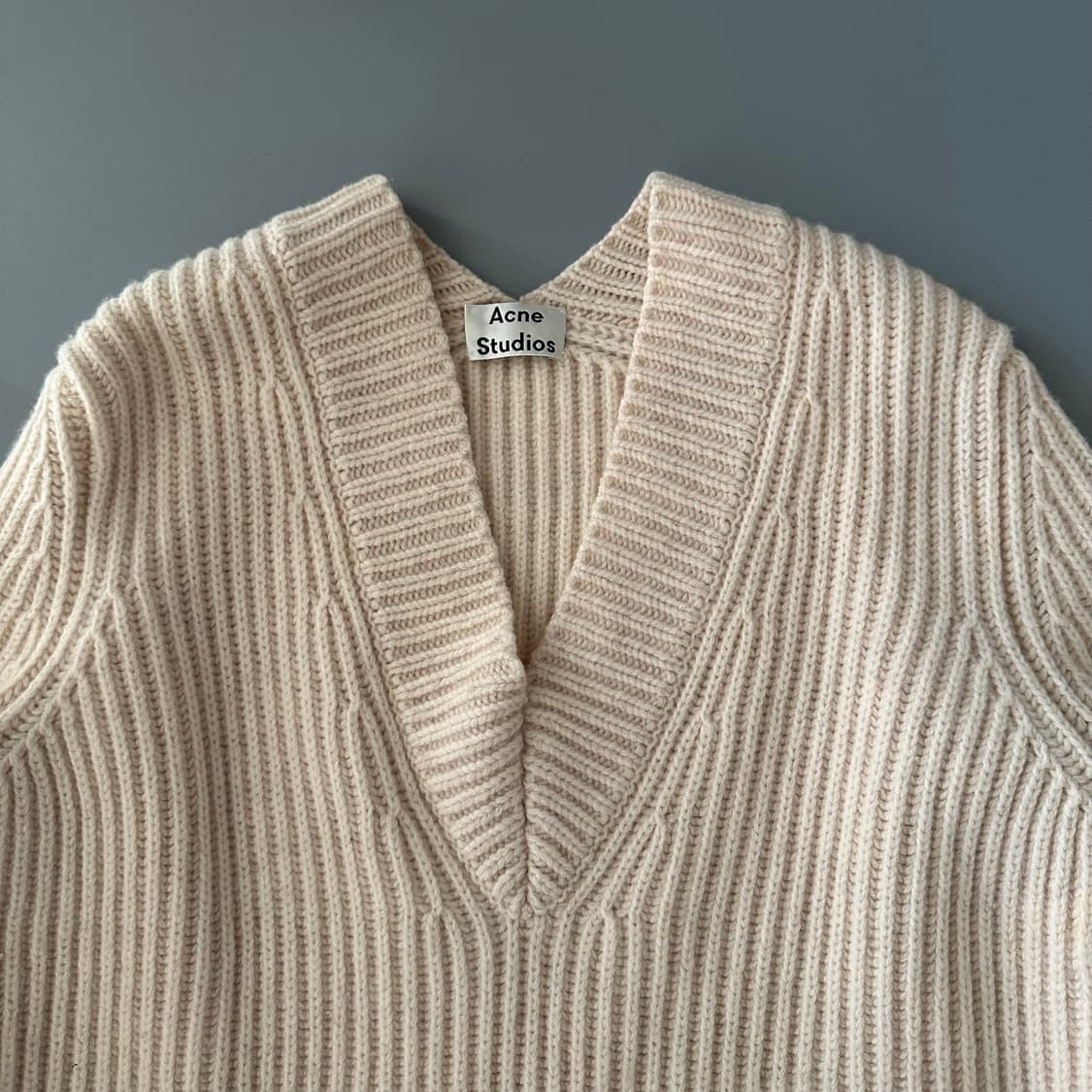 아크네스튜디오 acne studios 브이넥 니트 스웨터 상품이미지3