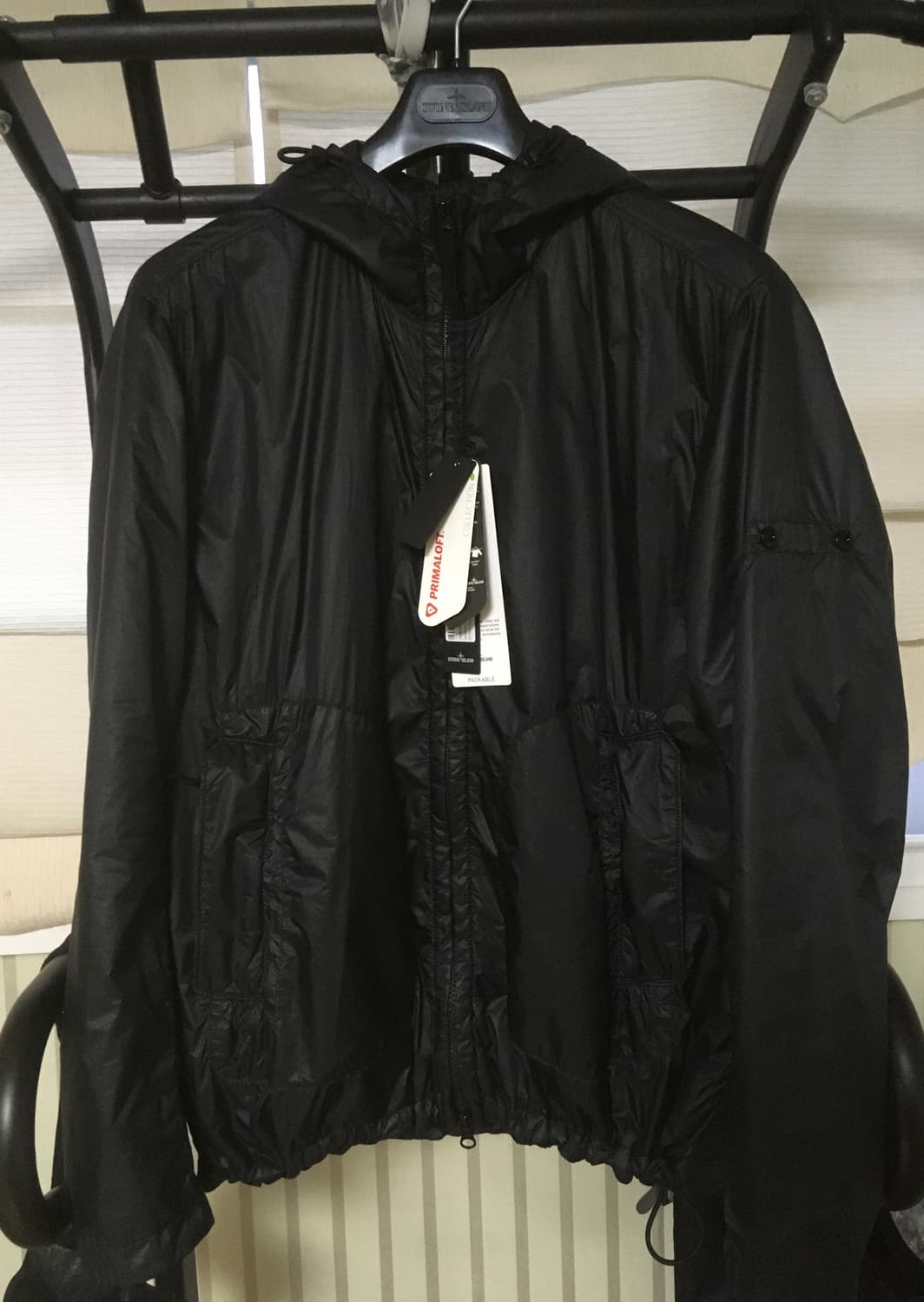 스톤아일랜드 프리마로프트 후드 자켓 블랙 판매합니다 상품이미지2