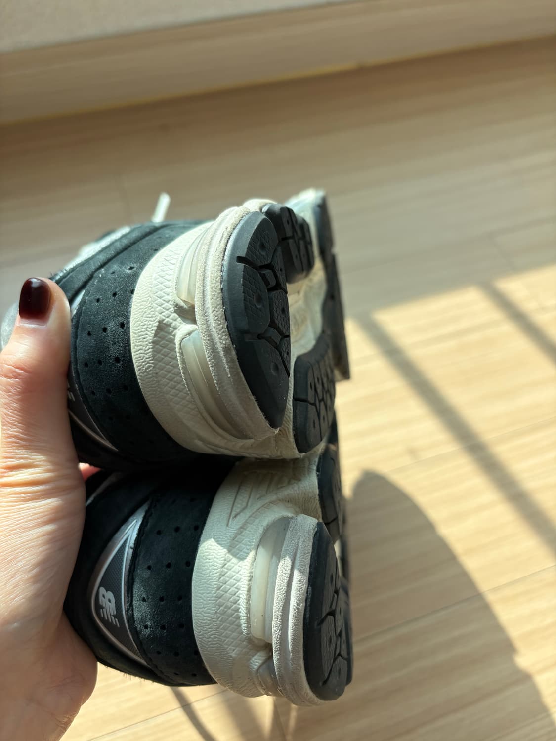 뉴발란스 2002R 프리미엄 빈티지 블랙 상품이미지3