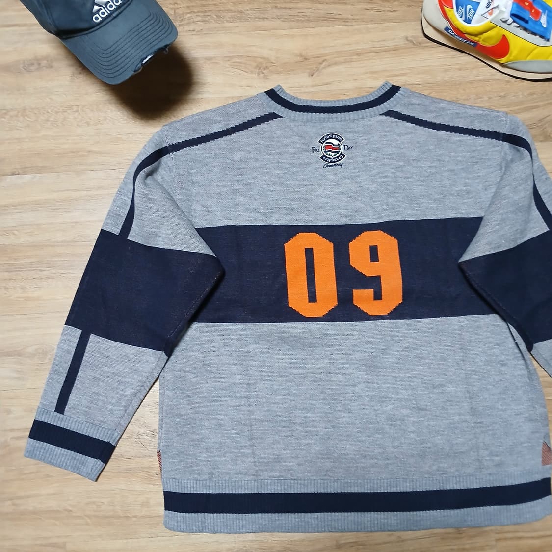 로맨틱크라운 브이넥 아크릴 니트 남녀공용 상품이미지7