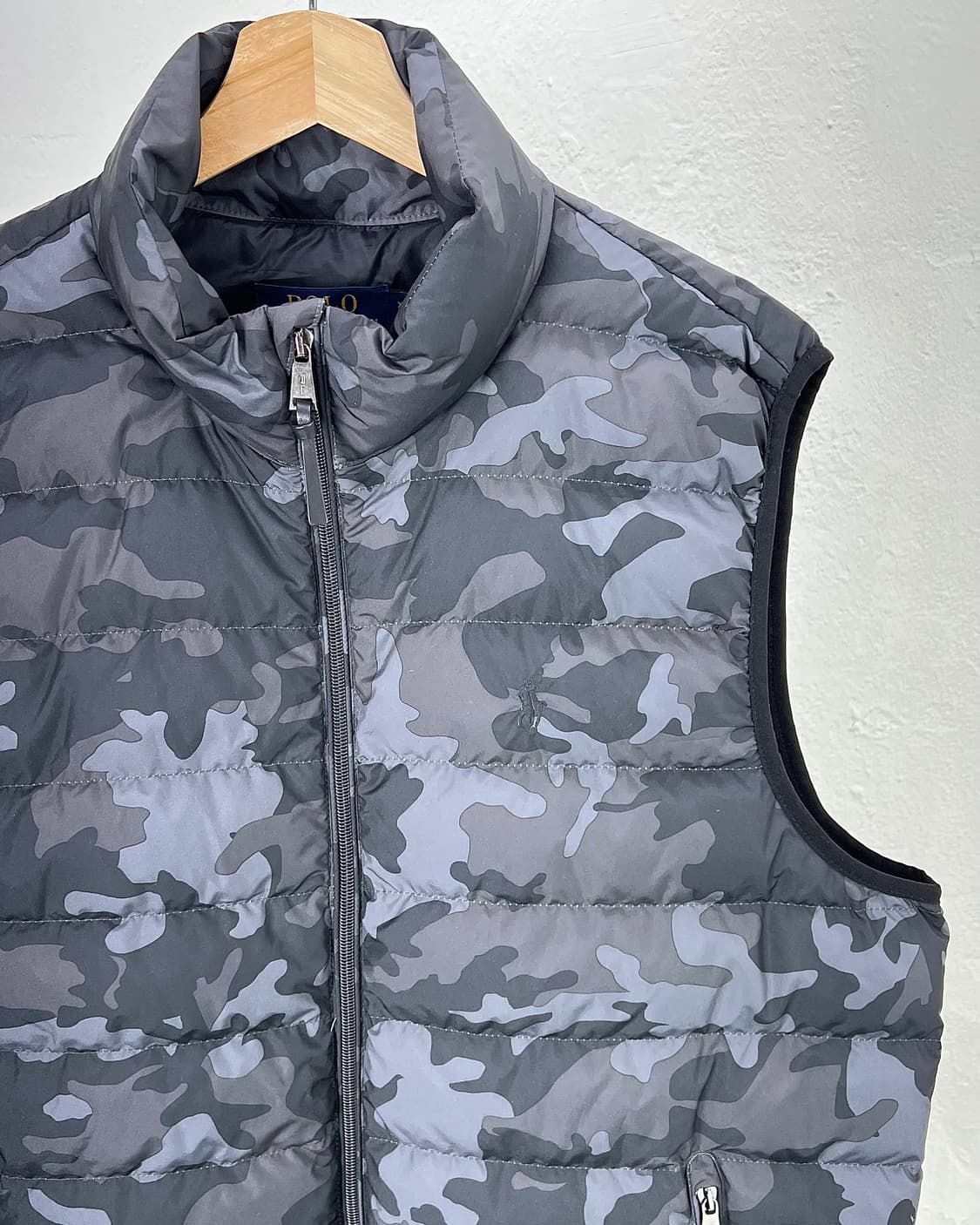 폴로 랄프로렌 카모 플라쥬 패커블 다운 패딩 베스트 상품이미지3