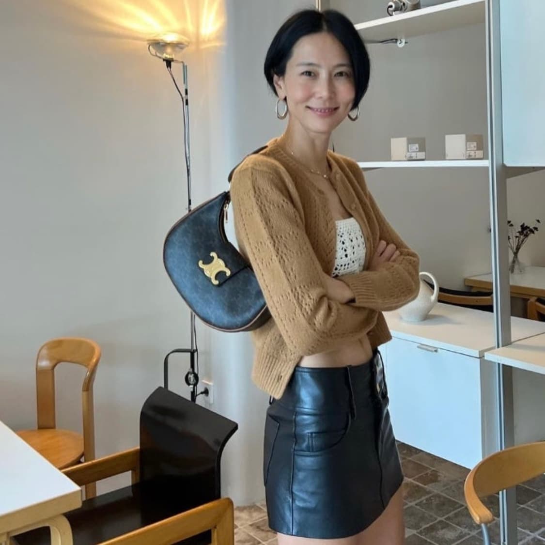 셀린느 미디움 아바 트리옹프 백 트리옹프 캔버스 카프스킨 탄 상품이미지1