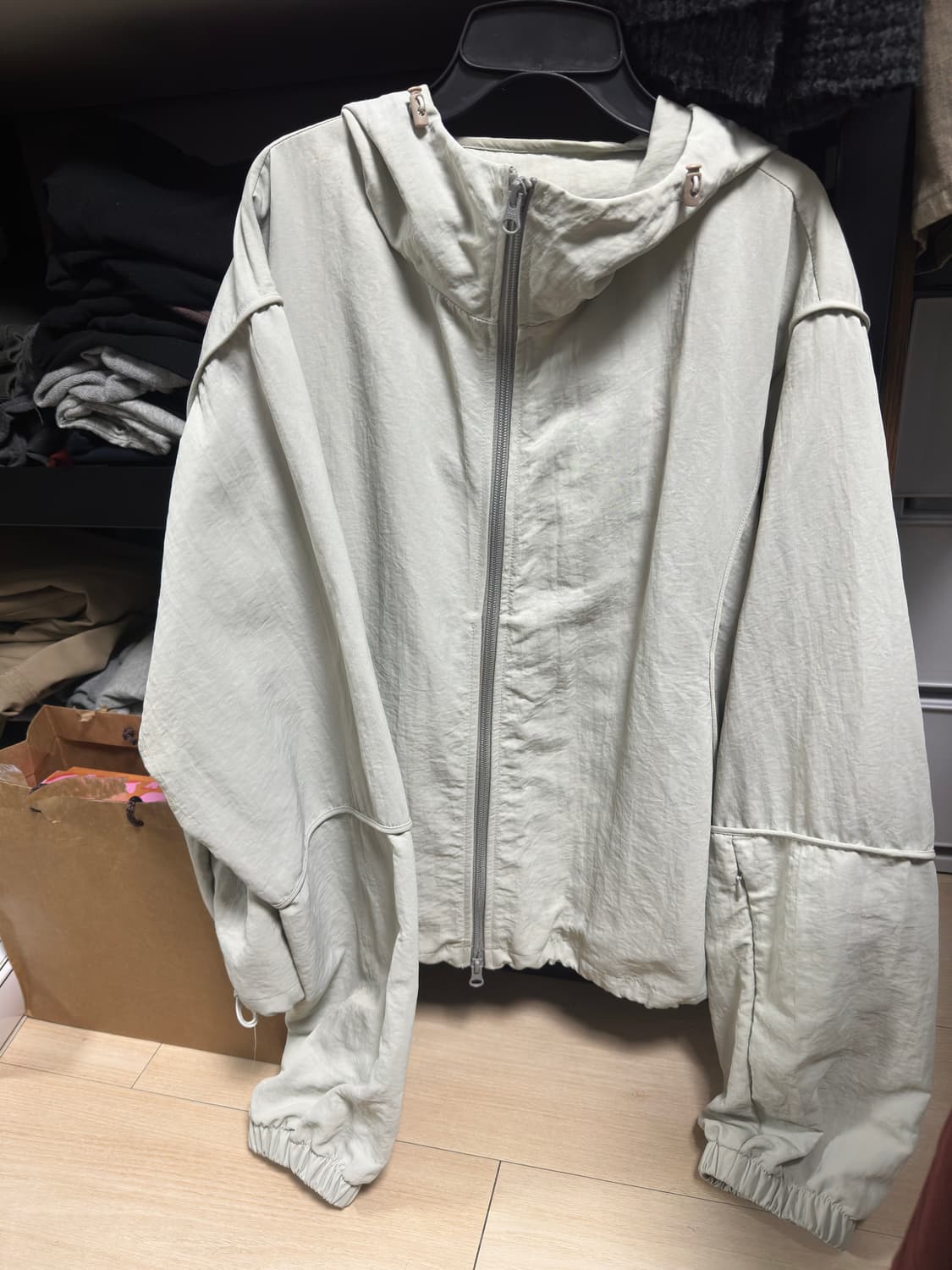 해칭룸 크롭윈드브레이커 라이트 그레이 4(L) 상품이미지4