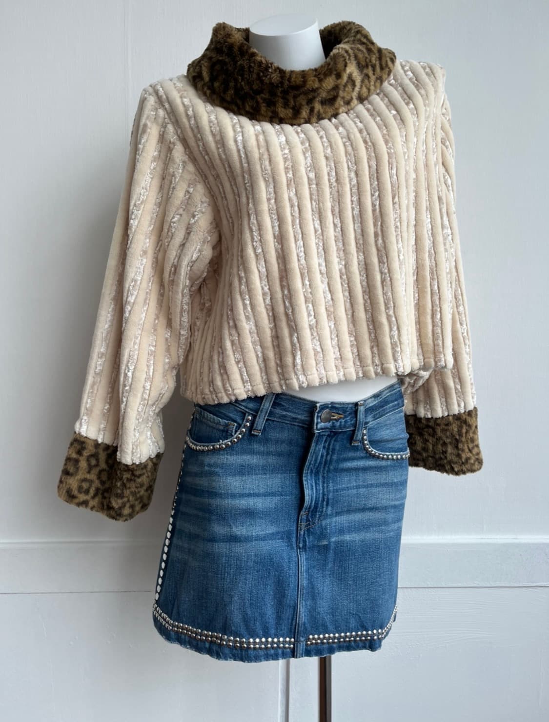 *SALE) No.9 레오파드 퍼카라 벨벳 크롭탑 상품이미지2