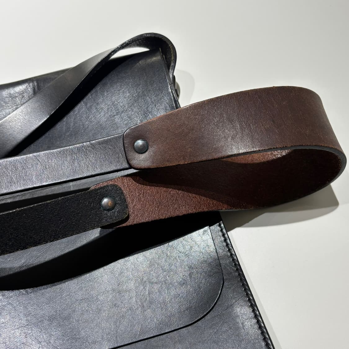 드리스 반 노튼 레더 크로스 백 상품이미지10