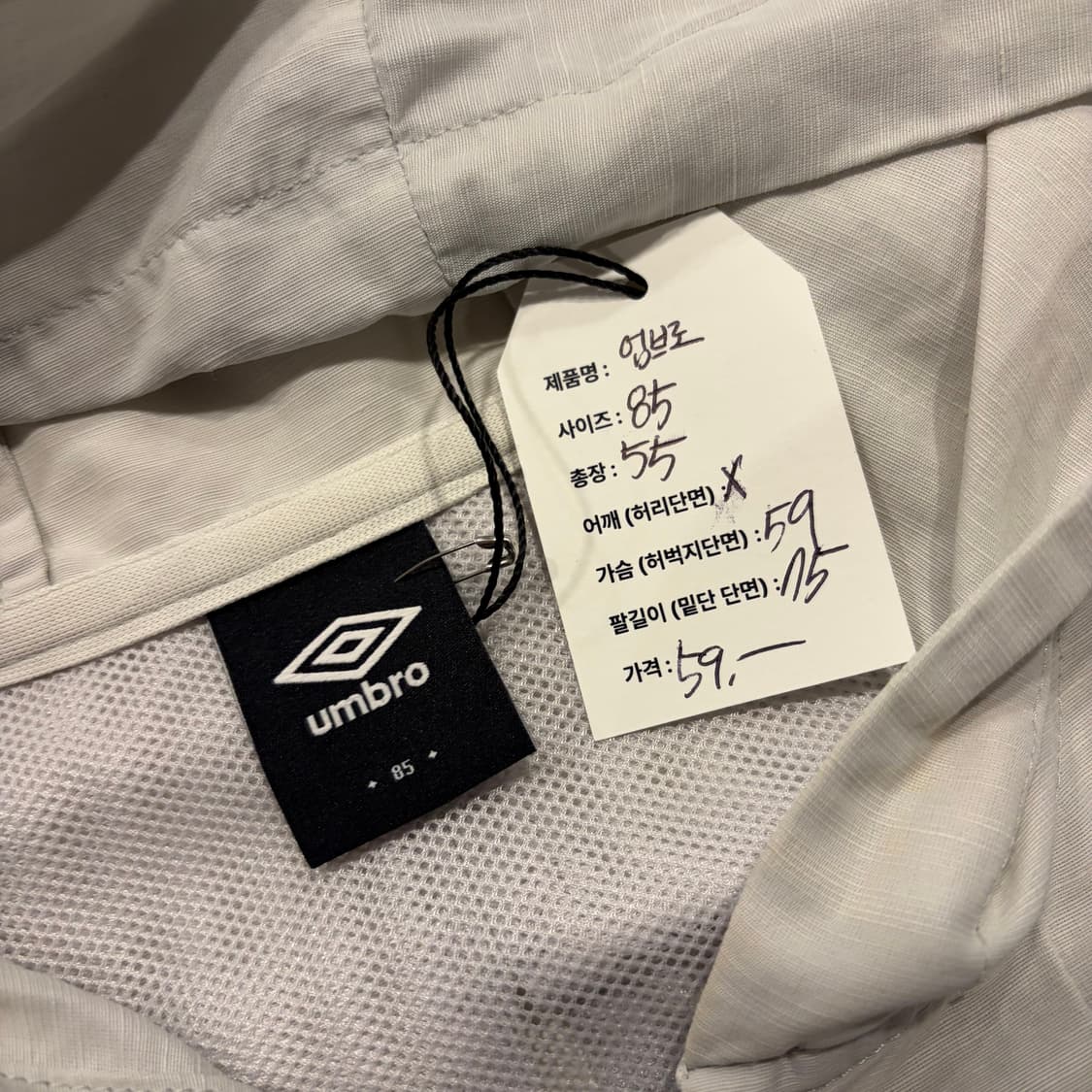 [85] 엄브로 매쉬 후드 바람막이 화이트 그레이 D515 상품이미지5