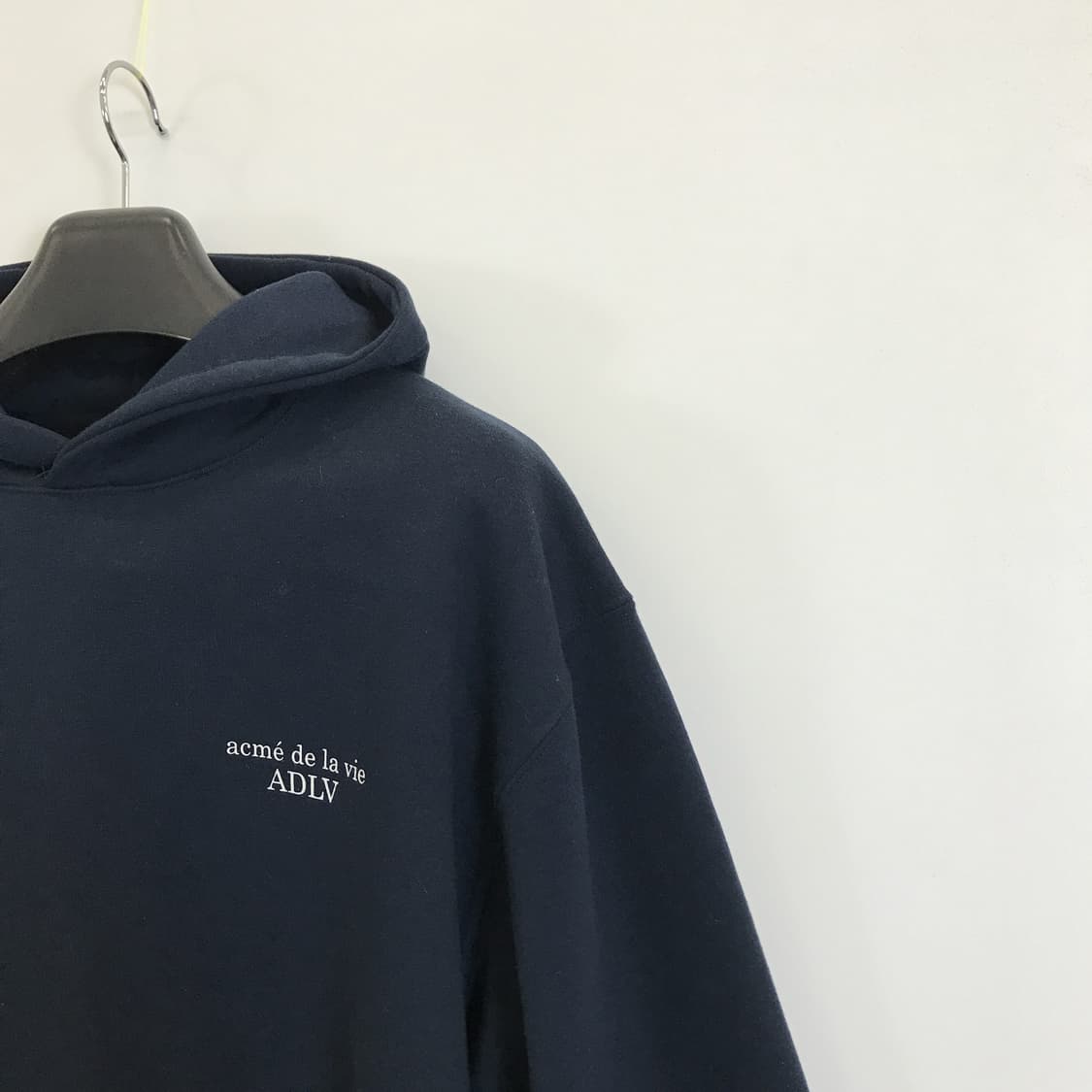 아크메드라비 네이비 후드티셔츠 [1사이즈] 상품이미지2