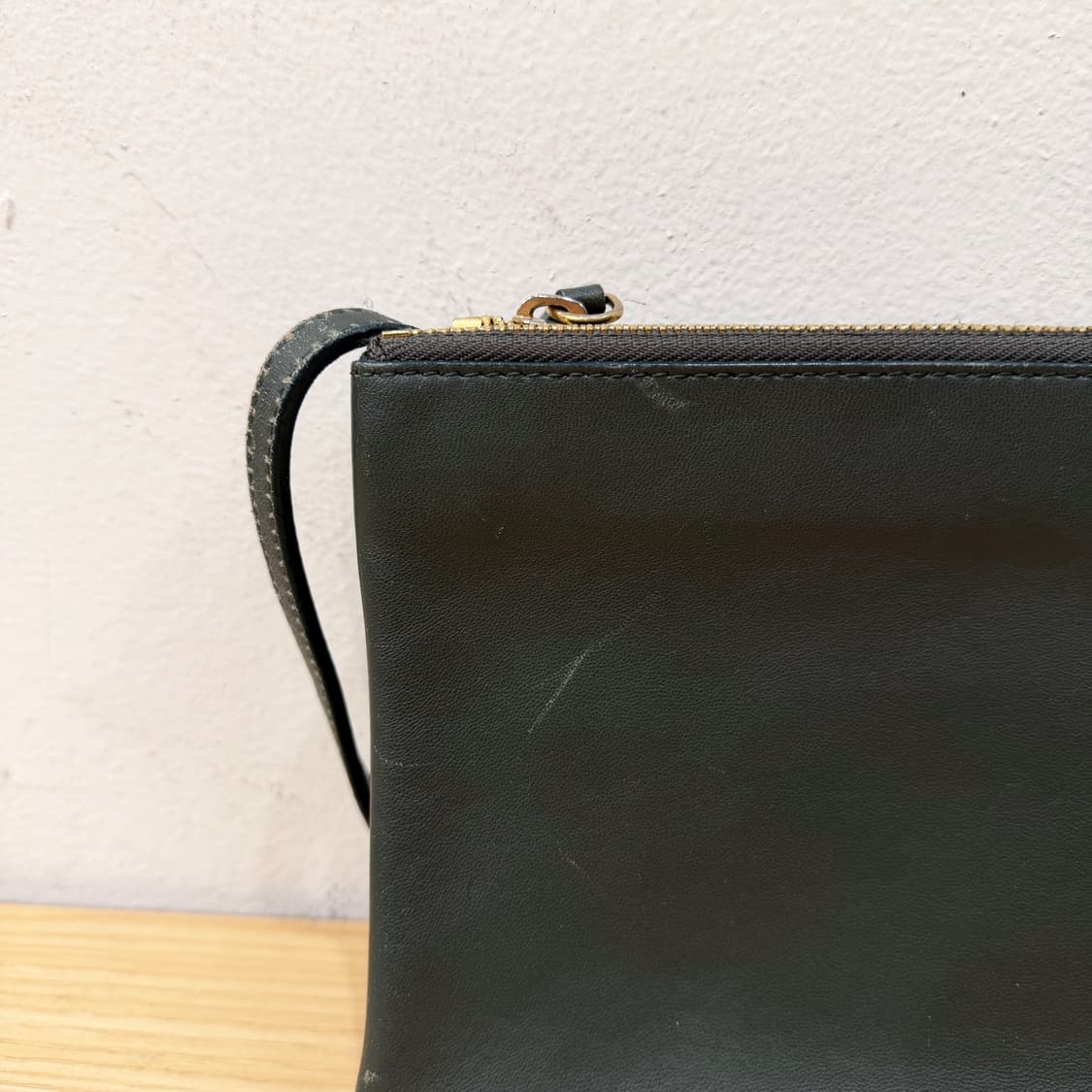 셀린느 트리오 크로스백 트리플 파우치 레이어드 탈부착 디테일 그린 상품이미지8