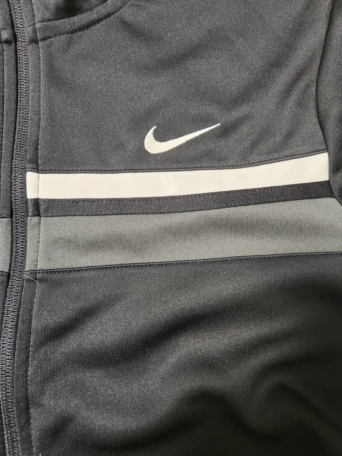 나이키 집업 저지 트랙탑 사이즈105(xl)

지퍼고무 파손(사진참조)
 상품이미지5