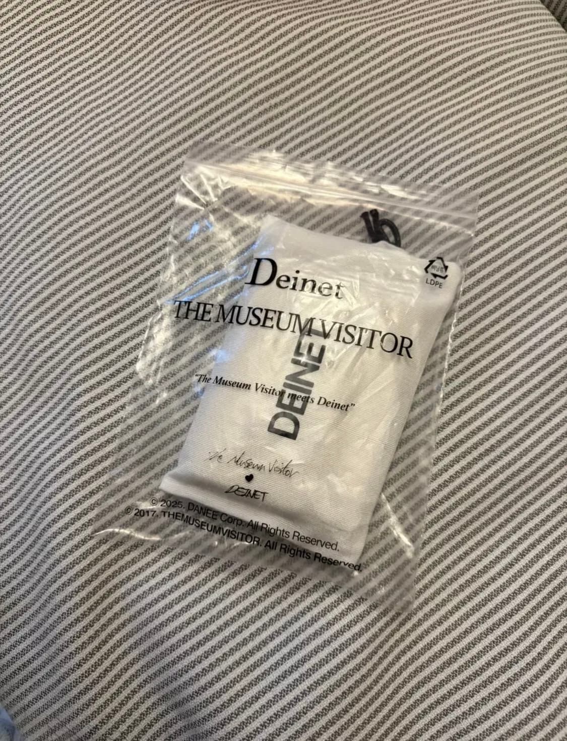 새상품) 다이닛 더뮤지엄비지터 콜라보 스터드 카드지갑 상품이미지2