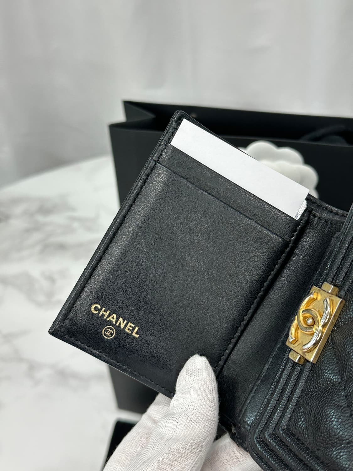 [풀구성] 샤넬 보이 플랩 지갑 카프스킨 골드 상품이미지6