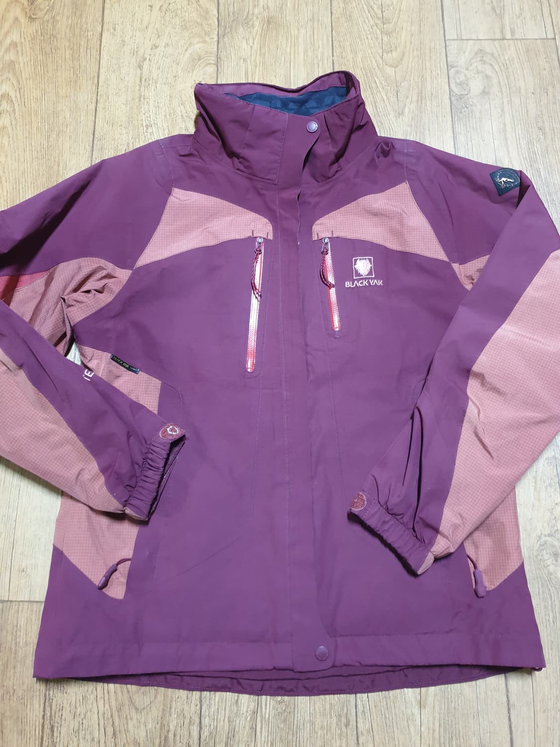 1101 블랙야크 아웃도어 바람막이 90~95 사이즈입니다 상품이미지2