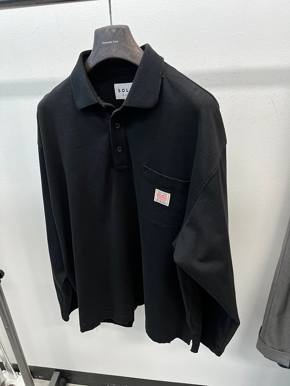 105) 솔리드옴므 25ss 데미지 카라 맨투맨  상품이미지1