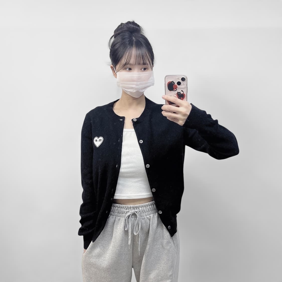 꼼데가르송 화이트 하트 와펜 라운드 니트 가디건 블랙 상품이미지1