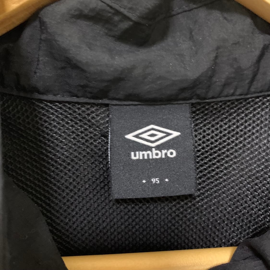 엄브로 스티치 반팔 아노락 블랙 남성 95 반집업 고프코어 상품이미지3