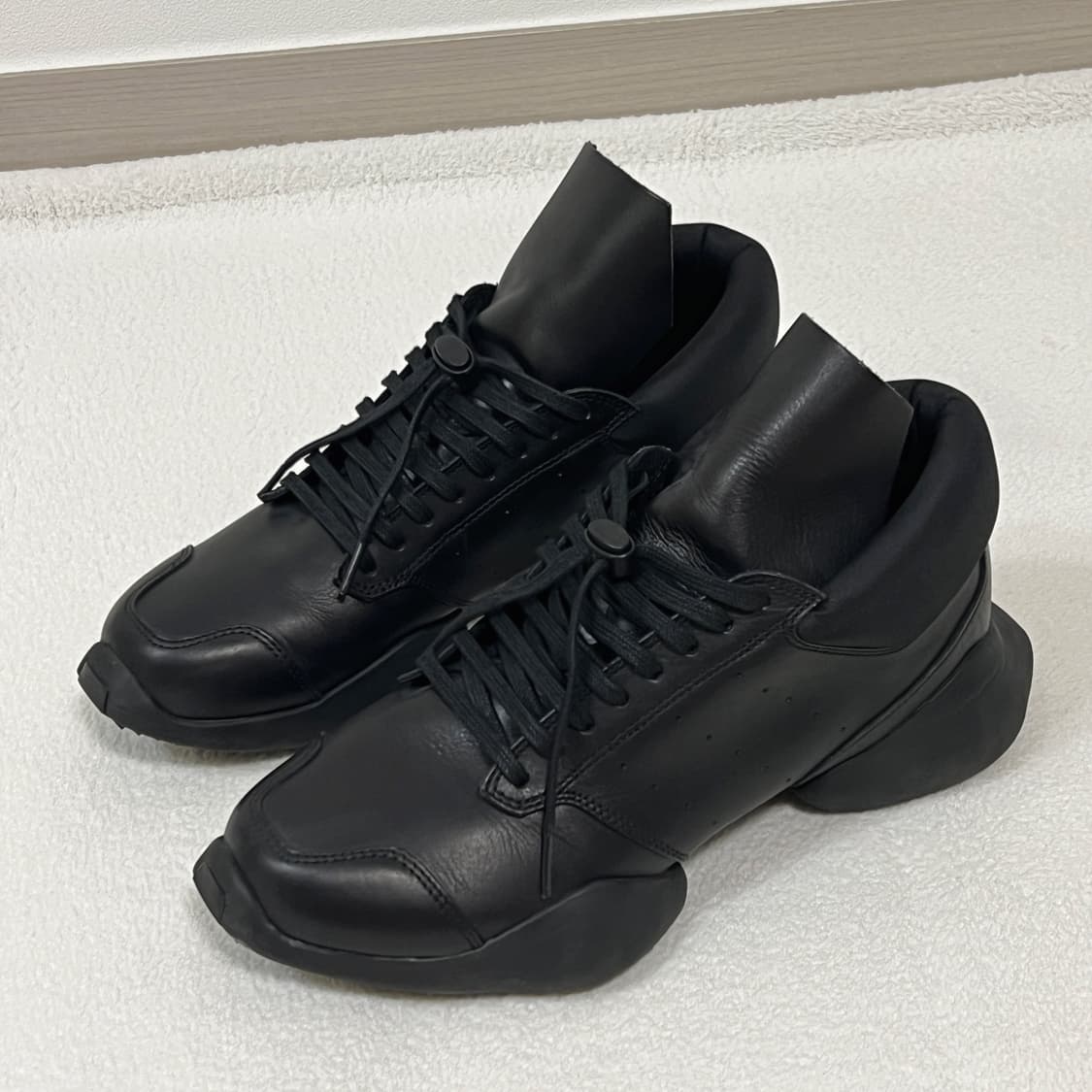 릭오웬스 아디다스 러너 레더 트리플 블랙 상품이미지1