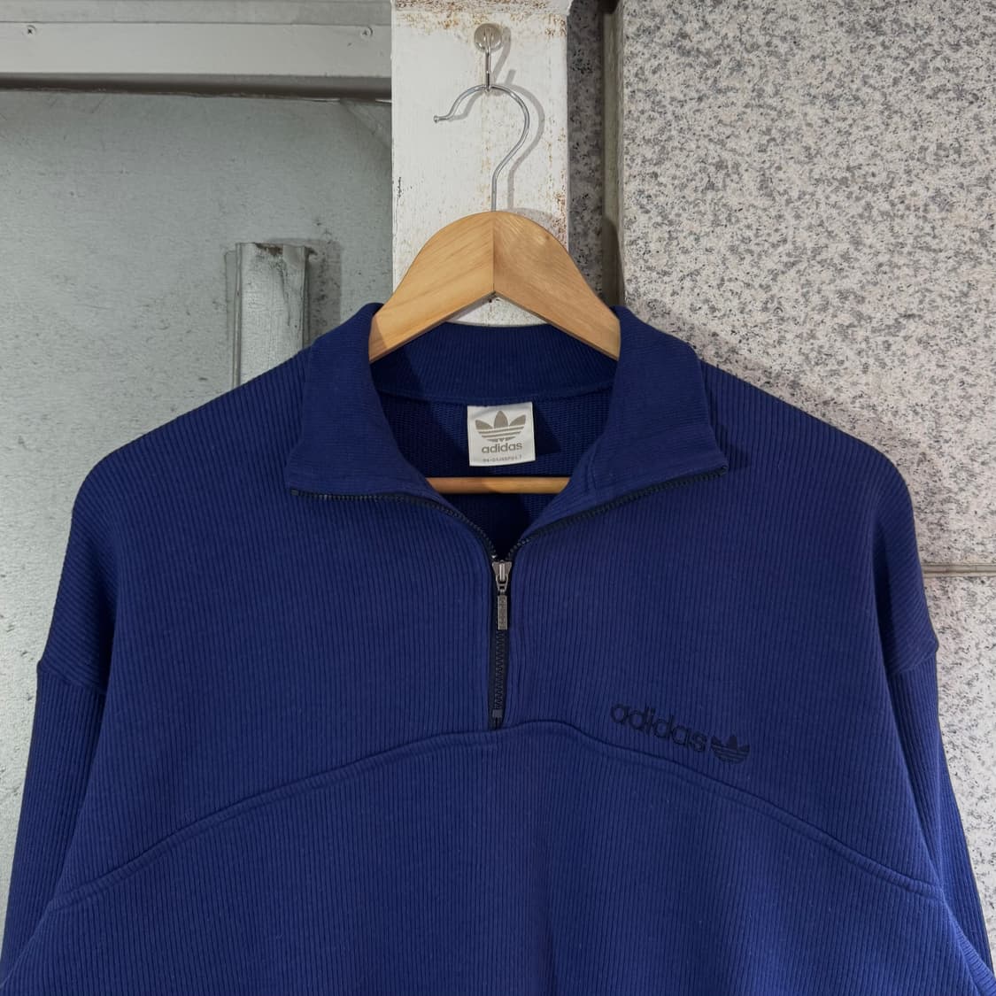 90s 아디다스 스펠 로고 코튼 반집업 니트 상품이미지4