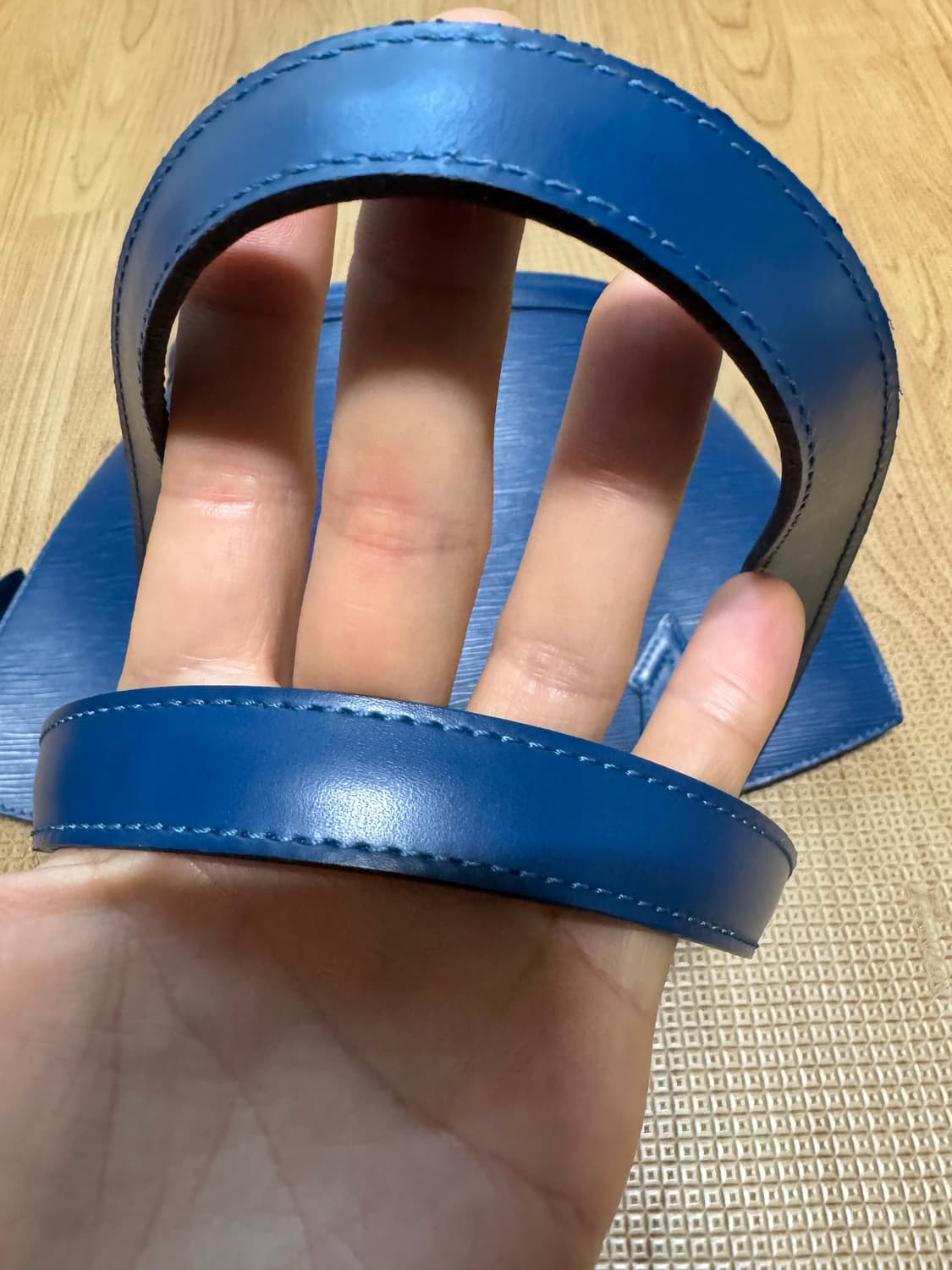 루이비통 에삐 생자크 숄더백 상품이미지3