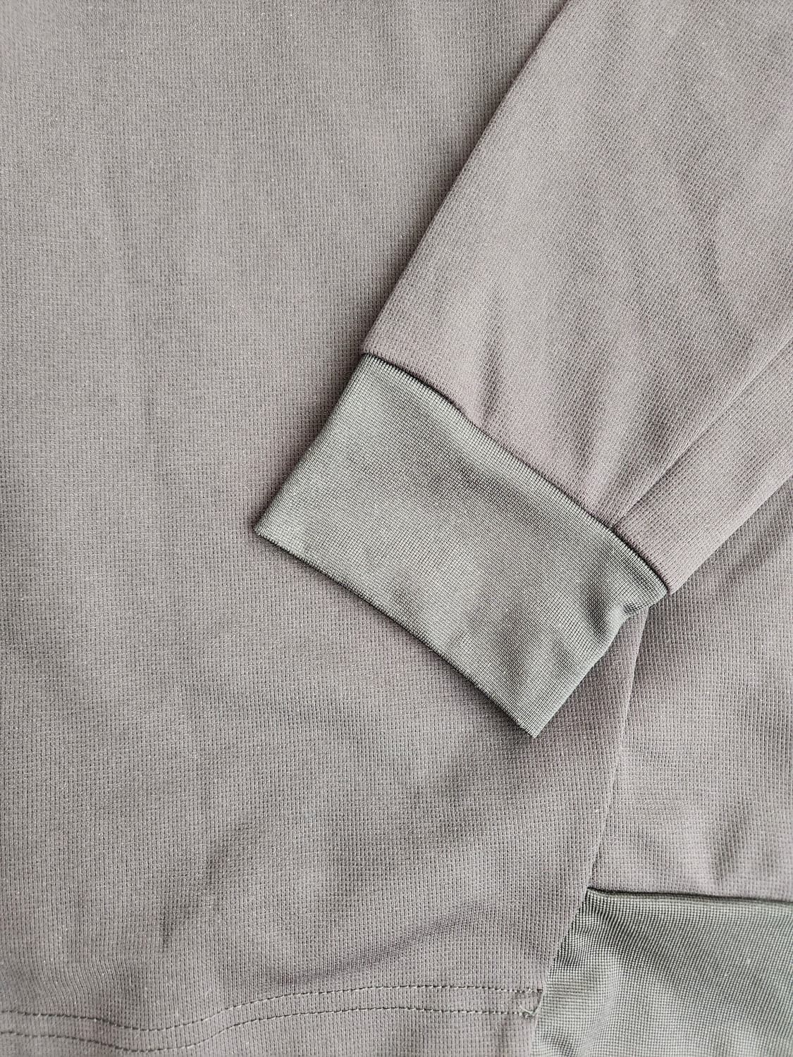 미즈노 러닝 하이브리드 긴팔 블랙 티셔츠 사이즈L

오염 하자없이 깨끗해 상품이미지2