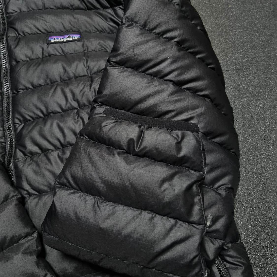 파타고니아 다운스웨터 후드 블랙 남성용 상품이미지3