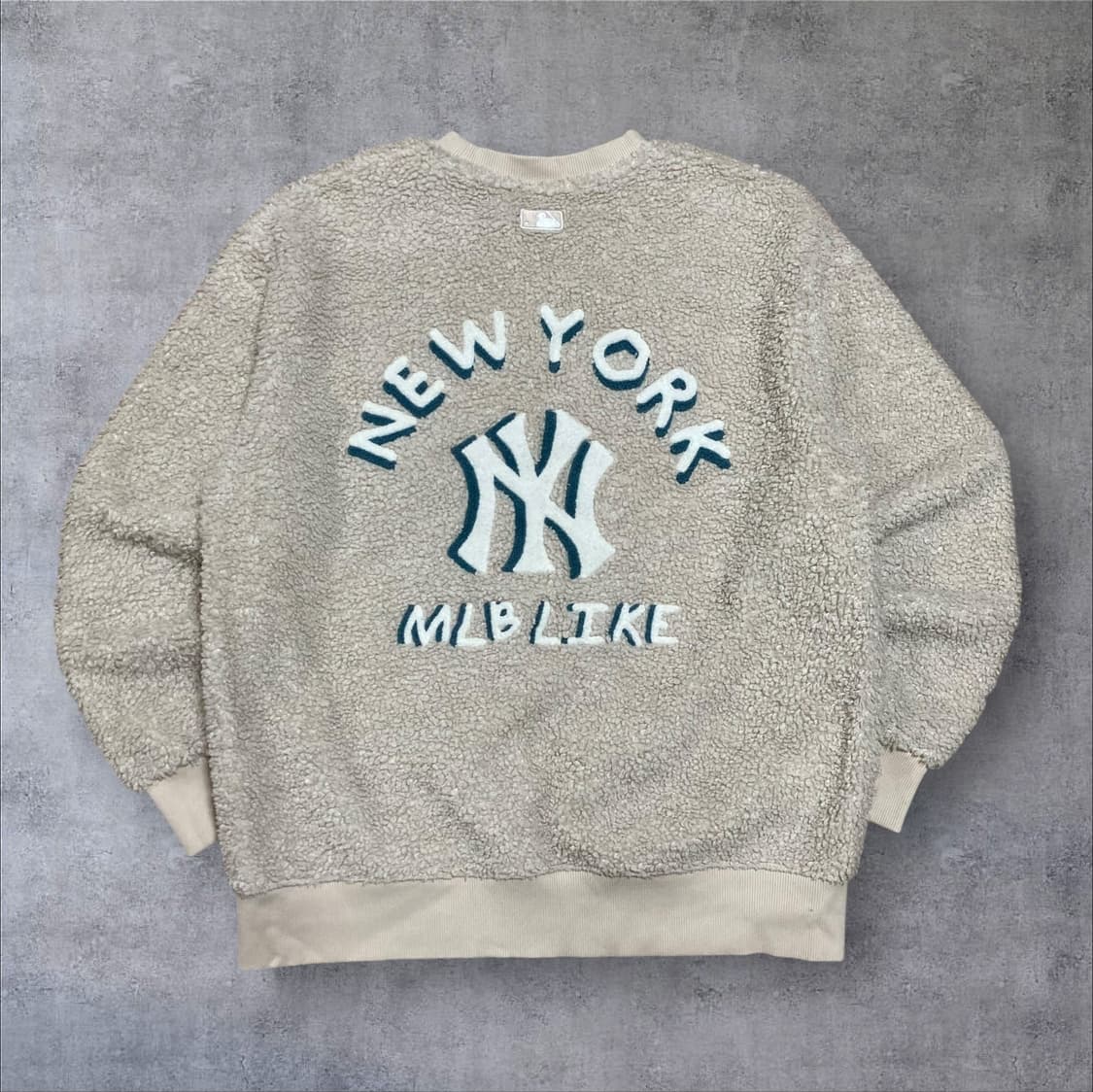 MLB 뉴욕양키스 빅로고 아이보리 플리스 맨투맨 상품이미지1