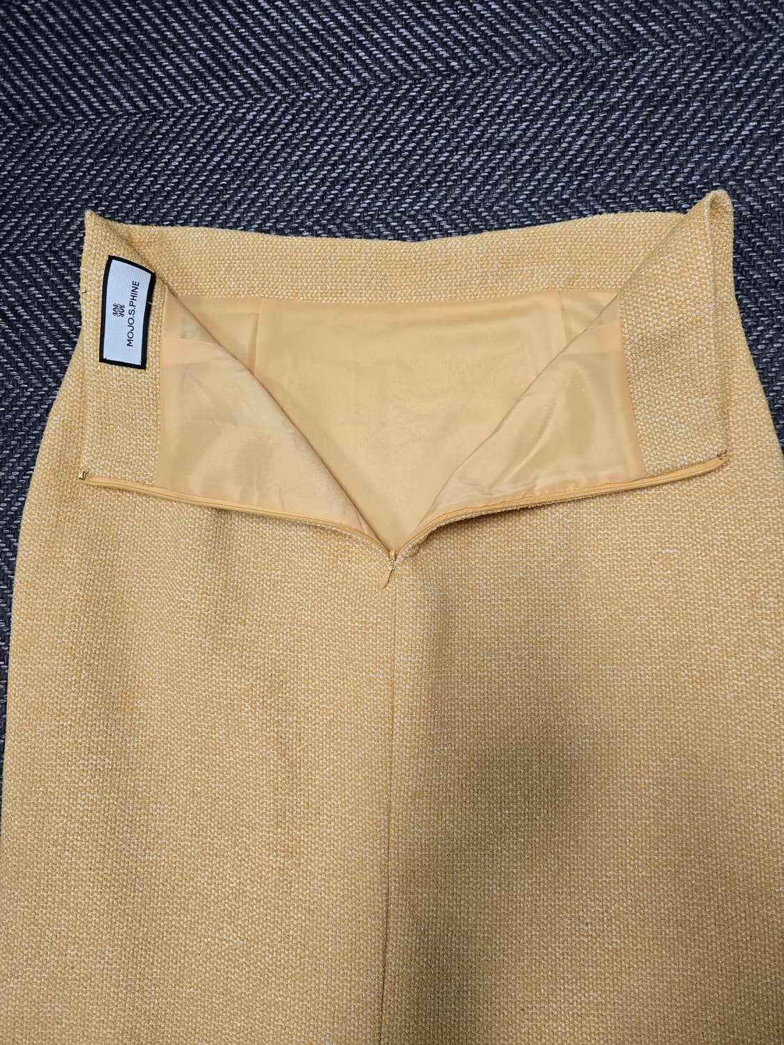 모조에스핀 23ss 옐로우 H라인 스커트 상품이미지4