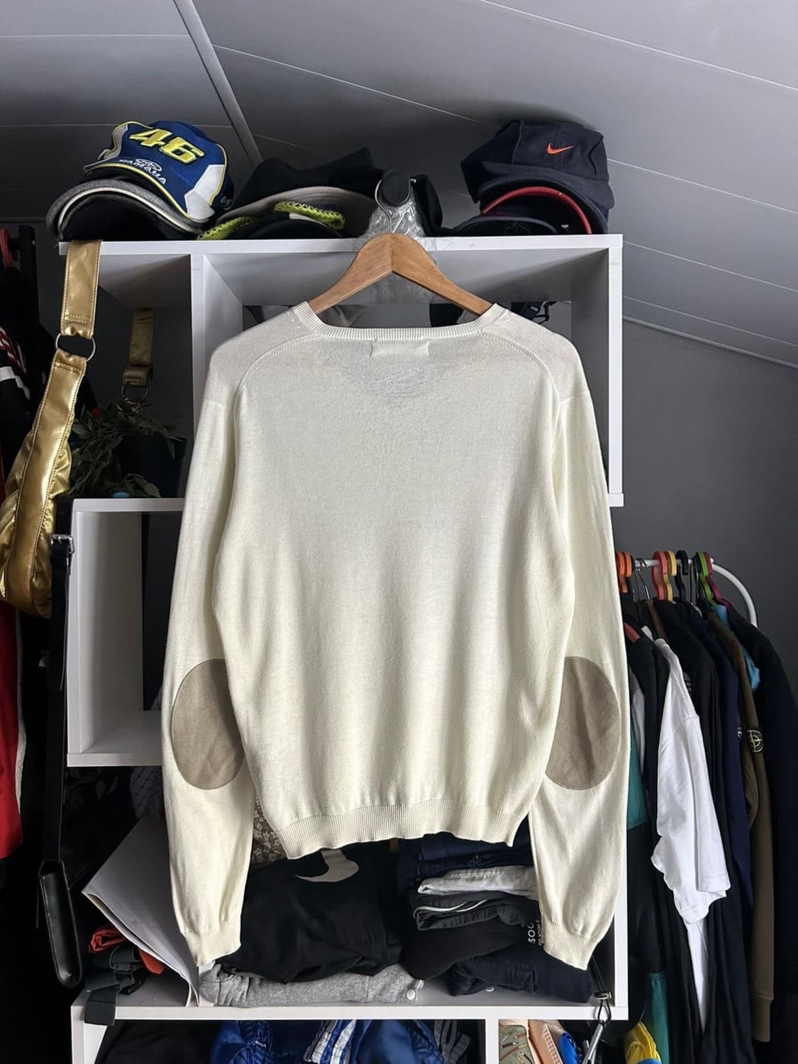V-neck Tab Sweater 상품이미지2