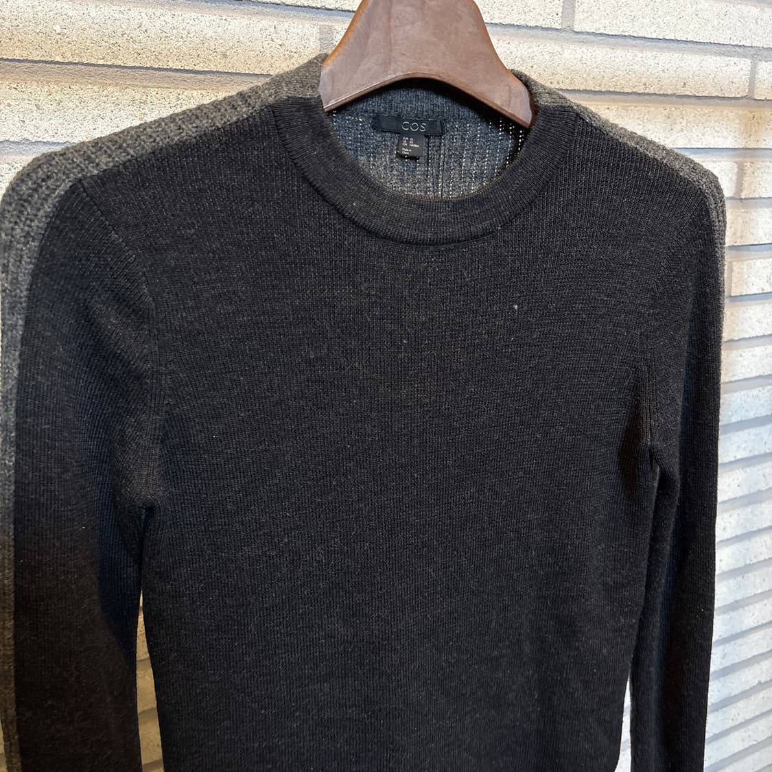 코스 더블 페이스 울 니트 세미크롭 디테일 블랙/차콜 상품이미지4