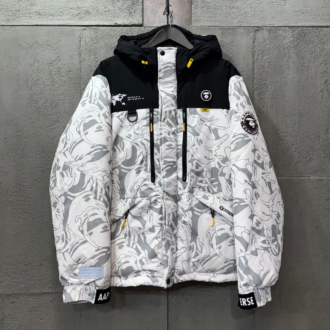 에이프 by 베이프 익스플로럴 카모 다운 패딩 (L)   상품이미지1