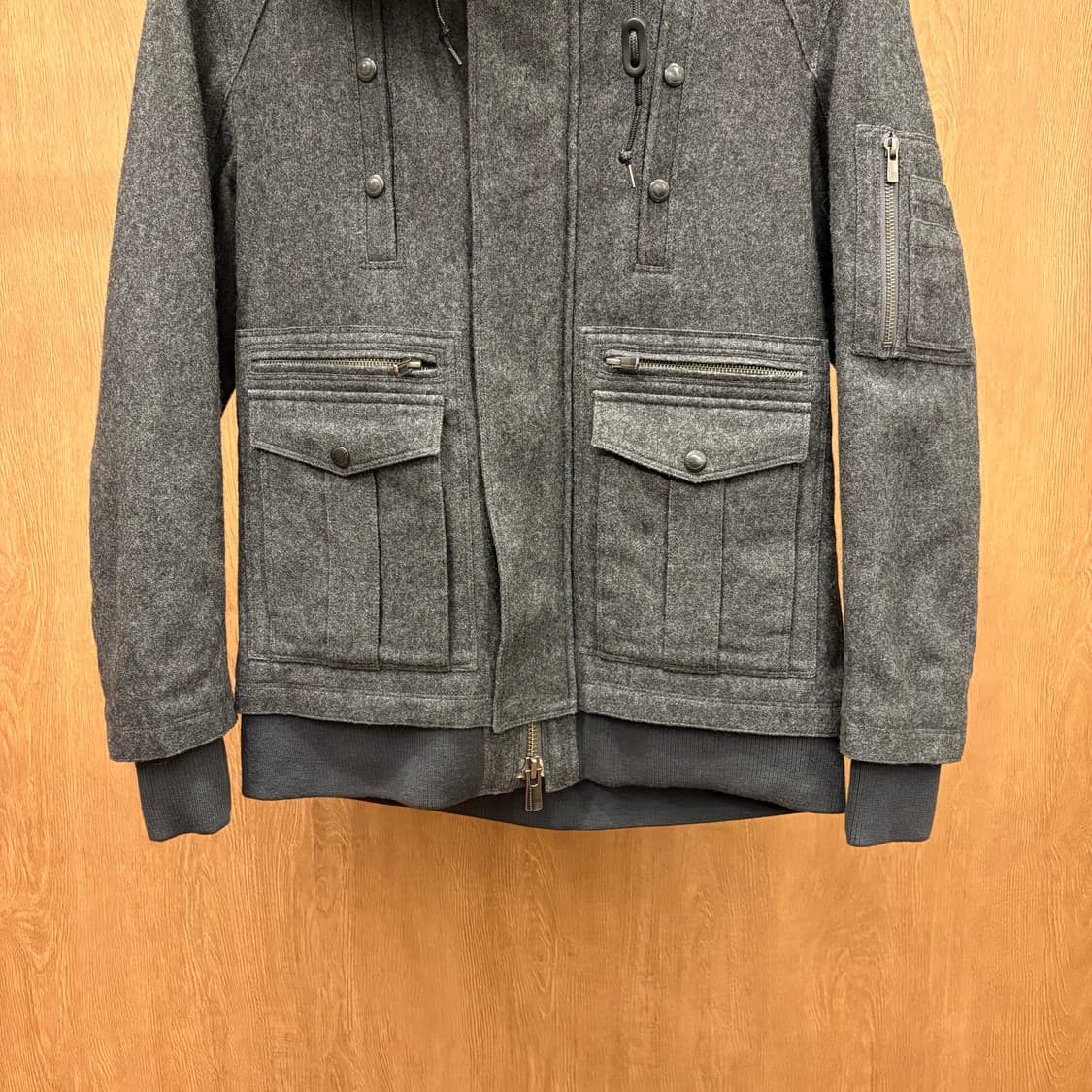 닐 바렛 울 블렌드 캐주얼 자켓 후드 안감 퍼 혼합 포켓 디테일 차콜 상품이미지5