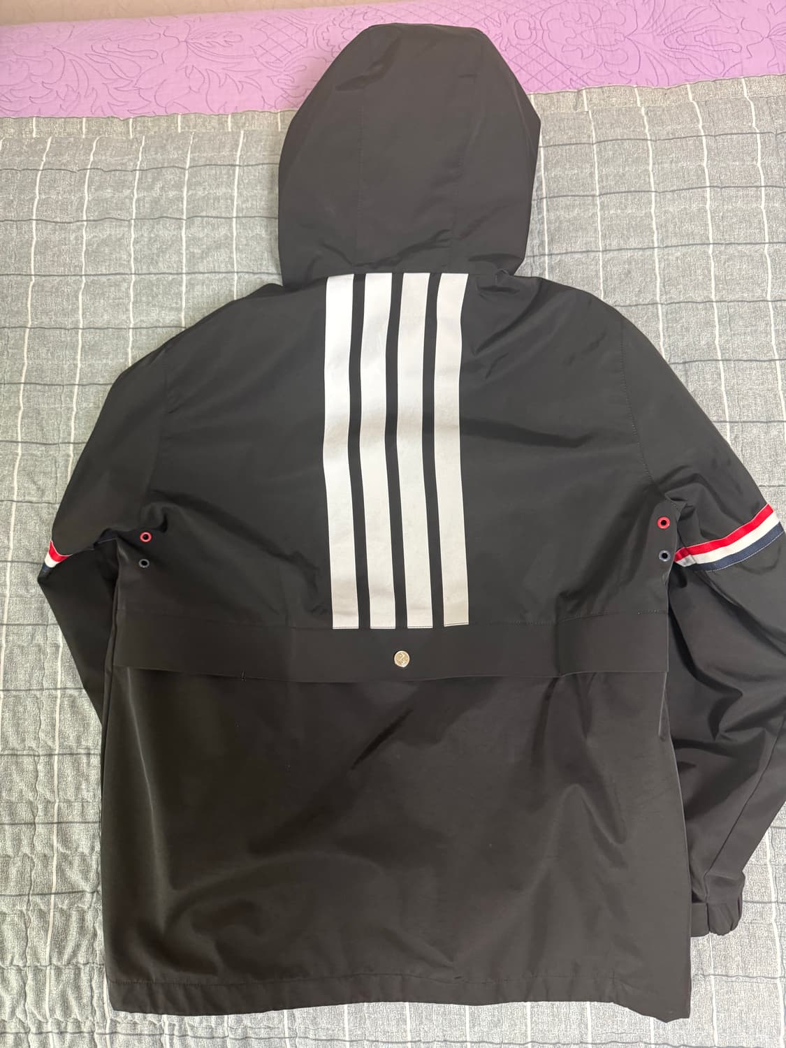 톰브라운 쉘 바람막이 4사이즈 묻따 30에 넘깁니다 상태굳  상품이미지2