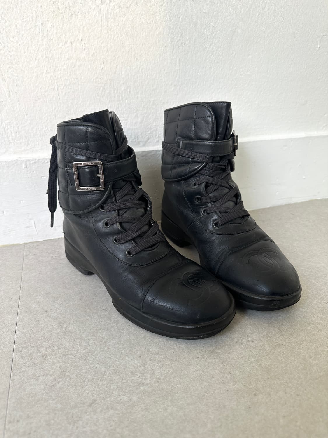 샤넬 2000s CC로고 퀼팅 레더 컴뱃부츠 상품이미지3