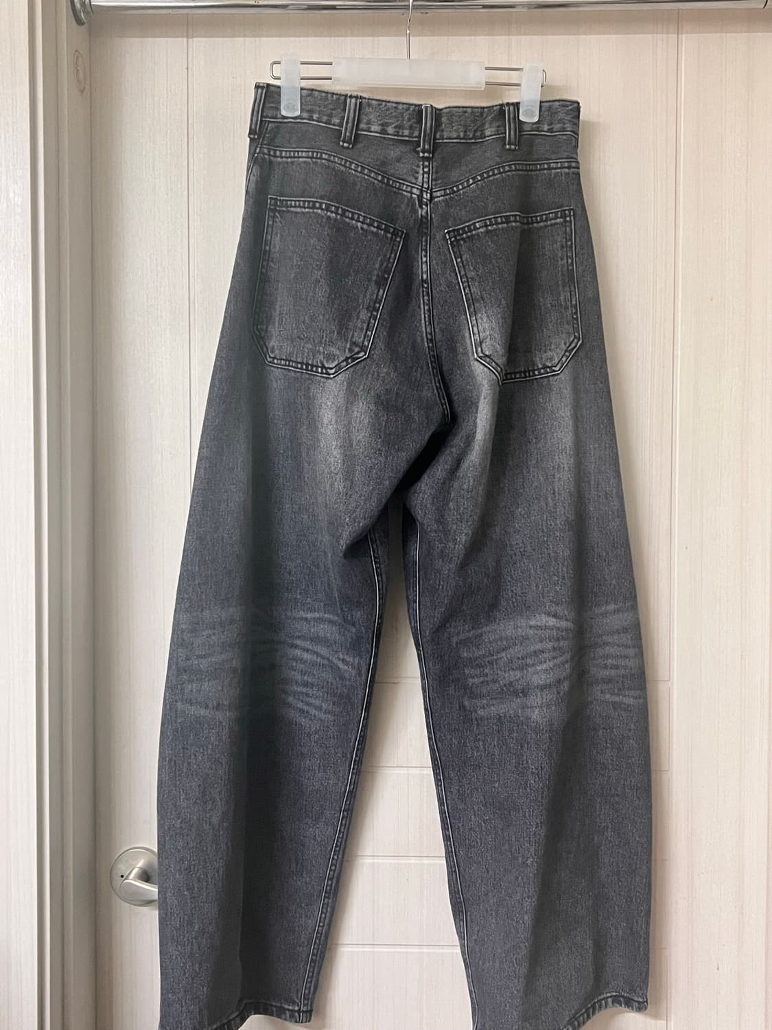 xs) 해칭룸 와이드커브진 워시드블랙 상품이미지3