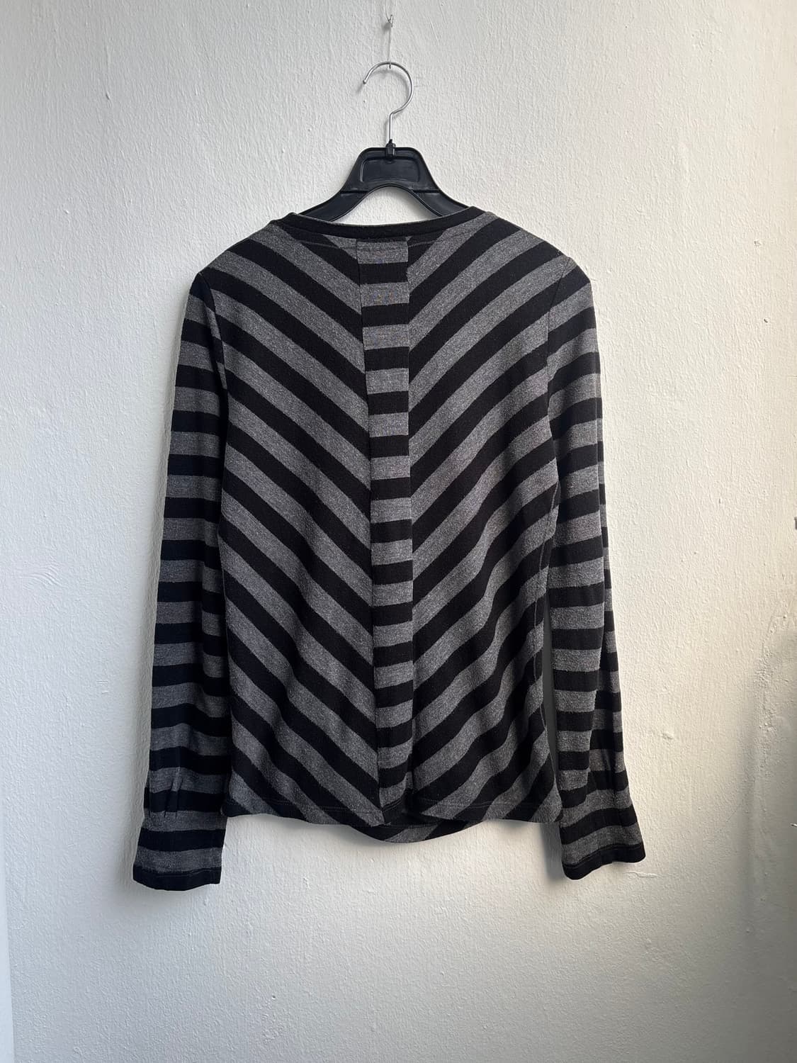 Tomboy Stripe Graphic Long Sleeve 상품이미지4