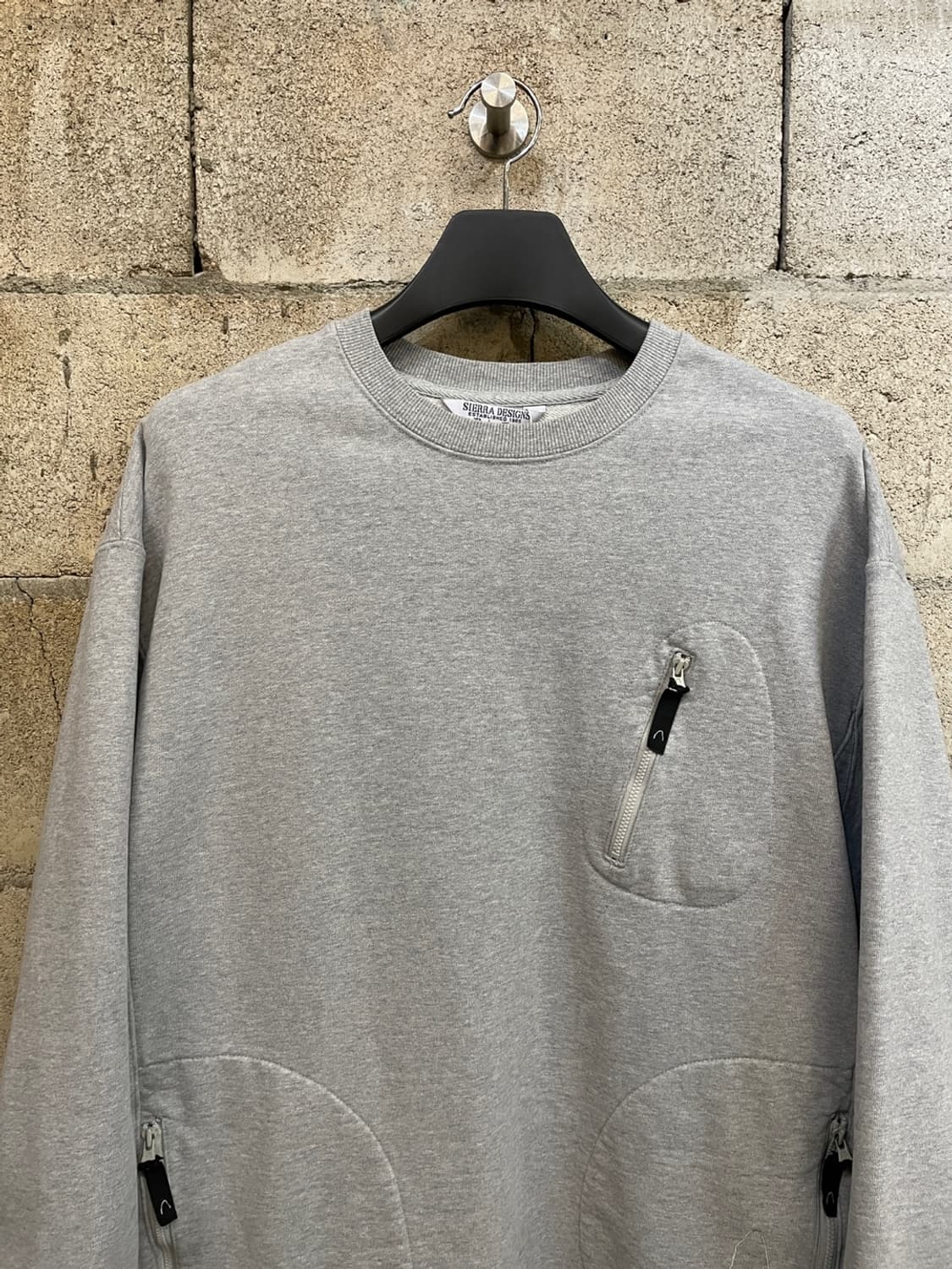 시에라 디자인 유틸리티 포켓 맨투맨 상품이미지2