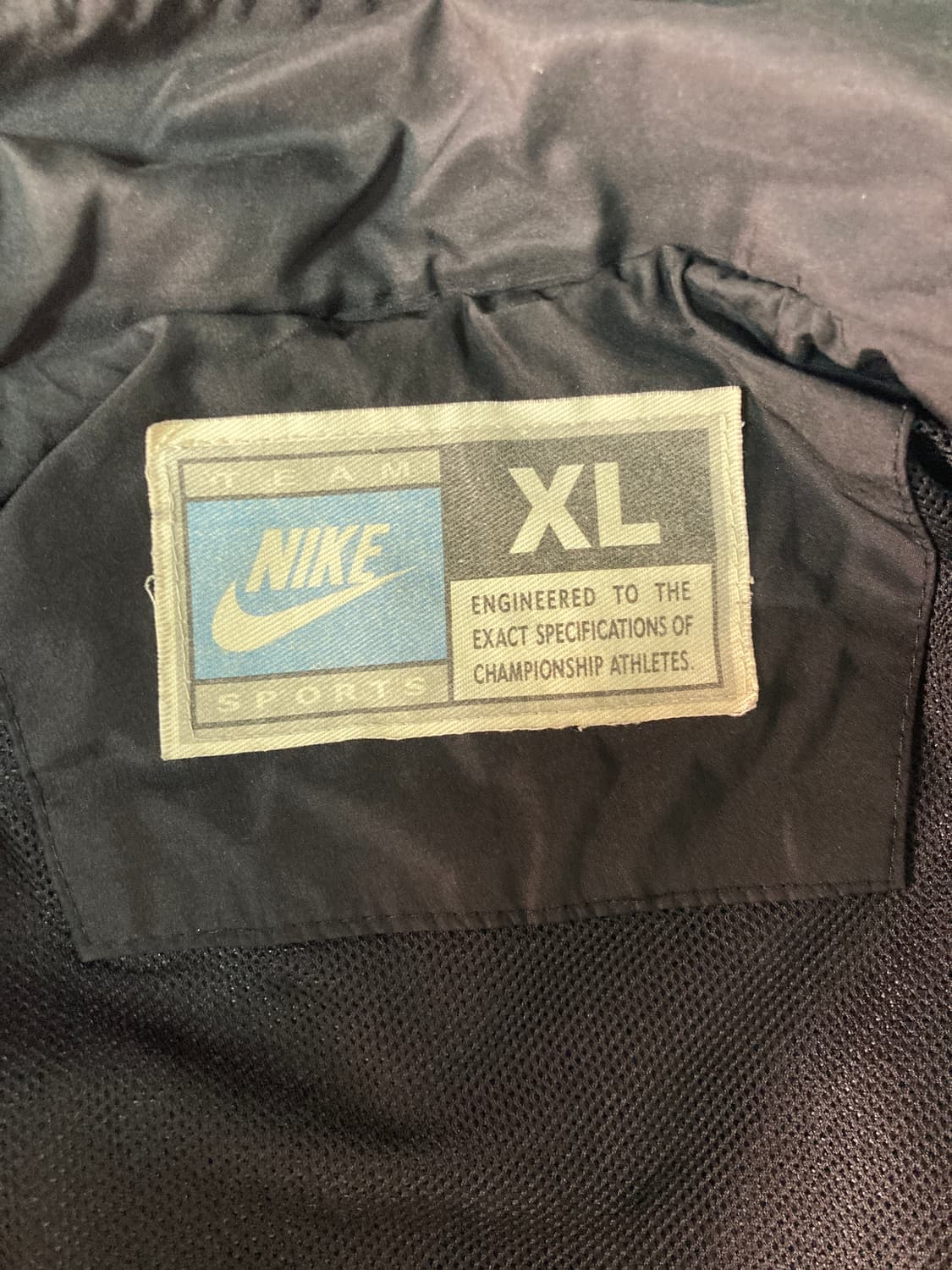 나이키 블랙 골드 바람막이 상품이미지2