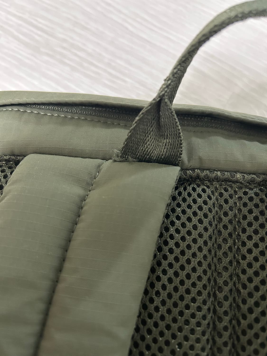 유니클로 멀티 포켓 백팩 카키 상품이미지3