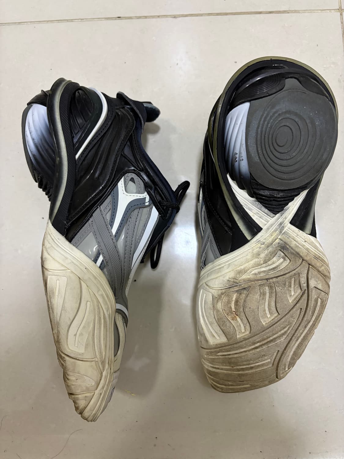 발렌시아가 타이렉스 상품이미지8