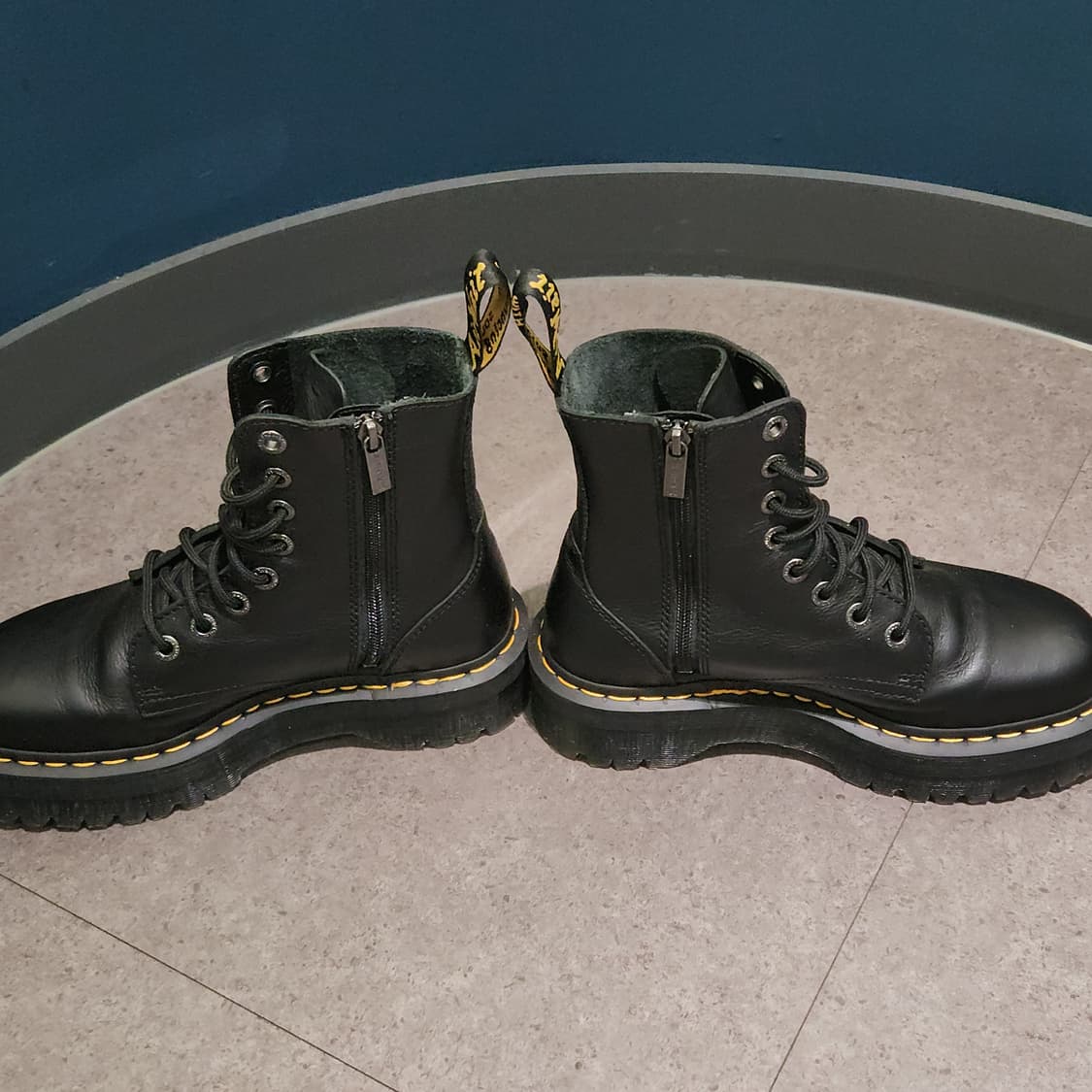 Dr. Martens 제이든lll 8홀 블랙 부츠 상품이미지3