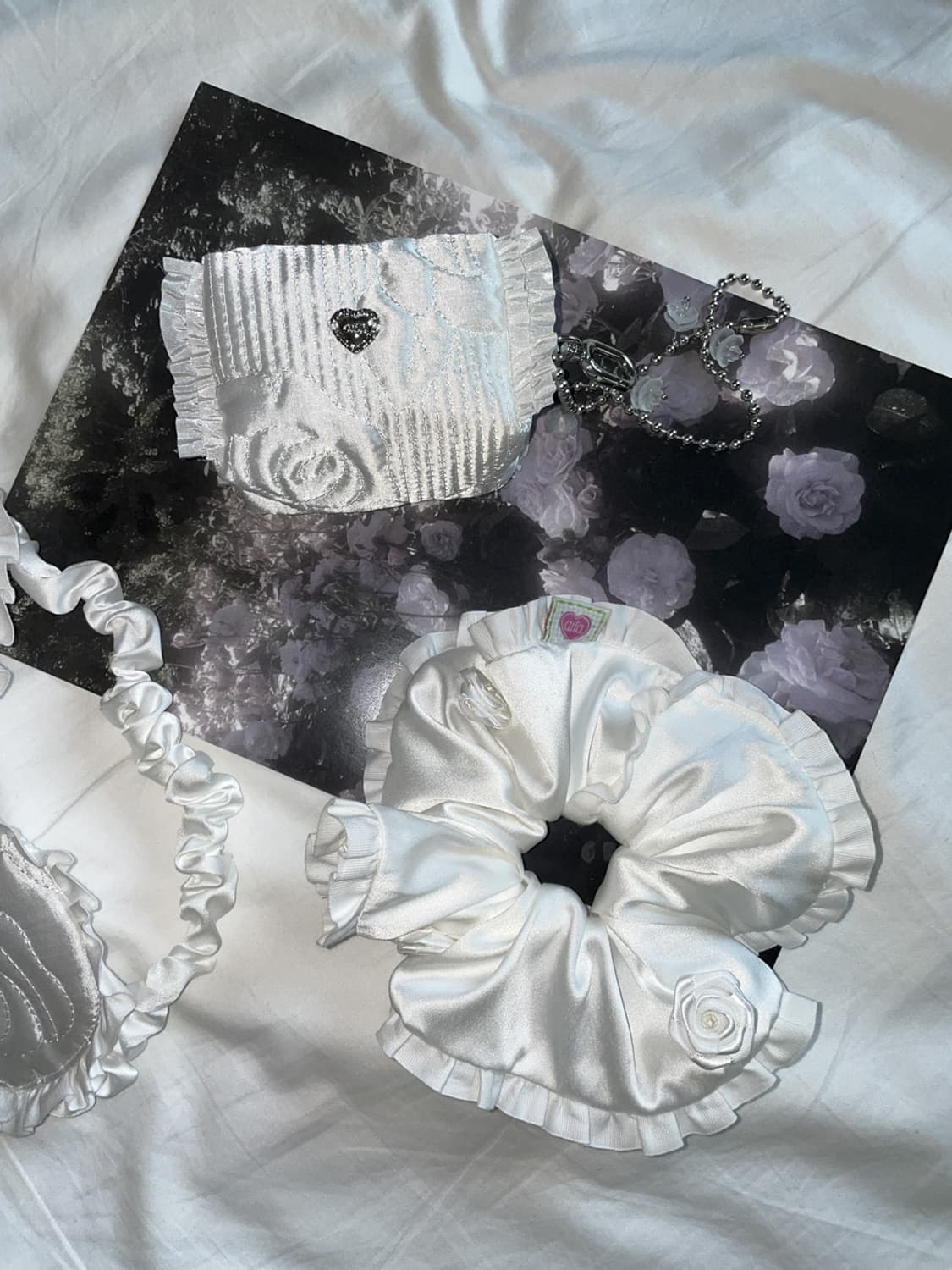 ATTA / Winter rose scrunchie (White) 상품이미지3