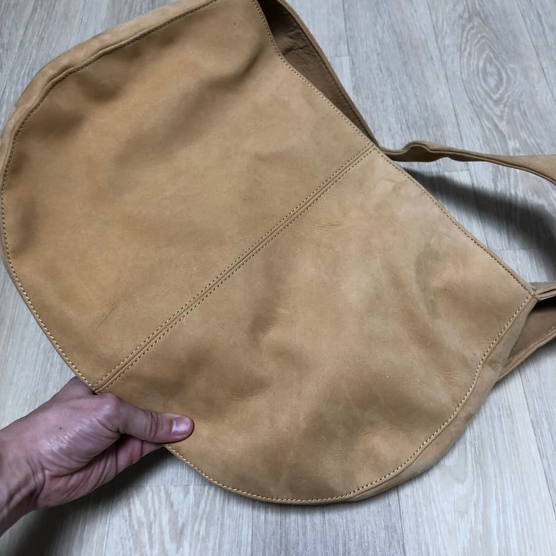 (OS) 로 프로덕트 오리지널 누벅 스웨이드 서클 숄더백 + 클러치 세트 상품이미지5