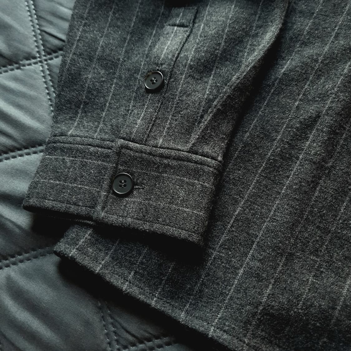 신품L) 코스 릴랙스드 핀스트라이프 울블렌드 저지셔츠 1251077002 상품이미지8