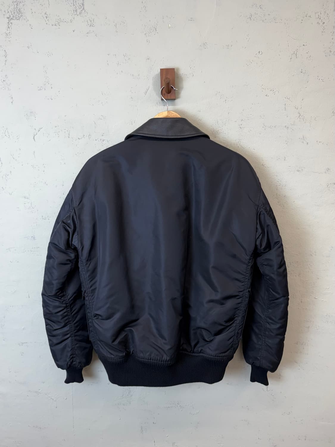 알파인더스트리 빈티지 레더카라 ma1 항공점퍼 블랙 상품이미지2