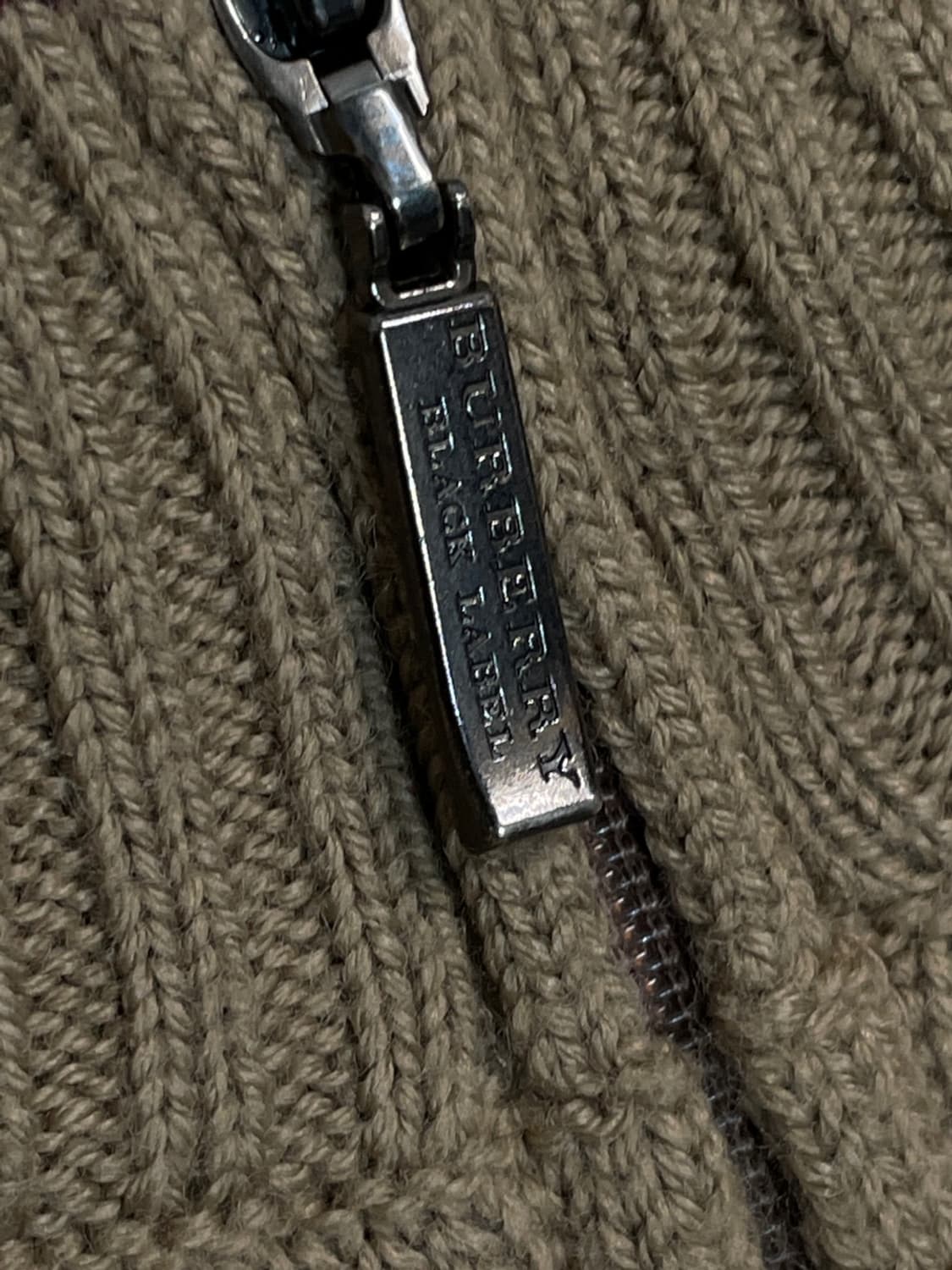 버버리 스트라이프 기마로고 니트 집업
 상품이미지7