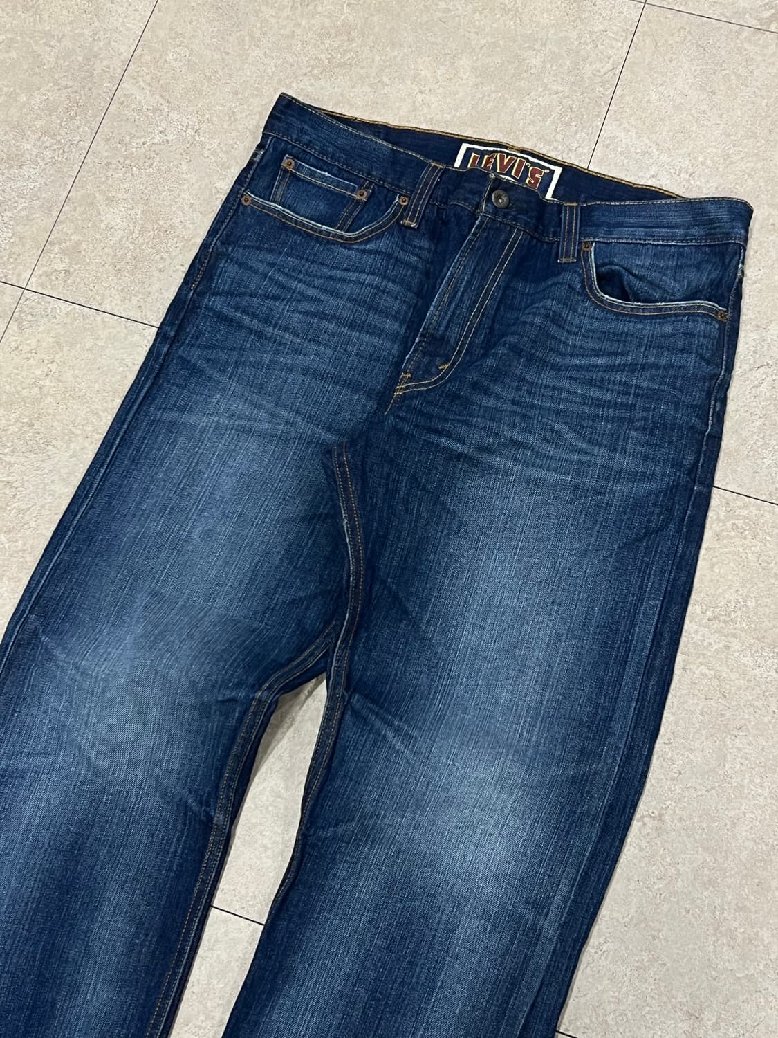 리바이스 514 슬림스트레이트핏 중청 데님 팬츠 상품이미지3