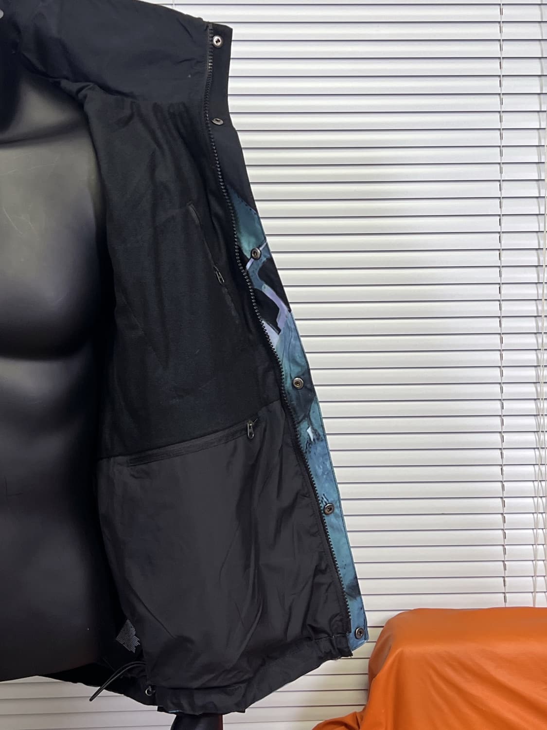 슈프림 x 노스페이스 자유의 여신상 발토로 자켓 블랙 상품이미지7